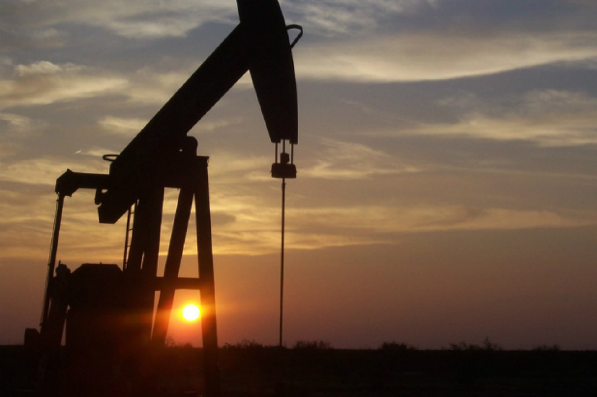 pumpjack-591934_960_720-edit.jpg