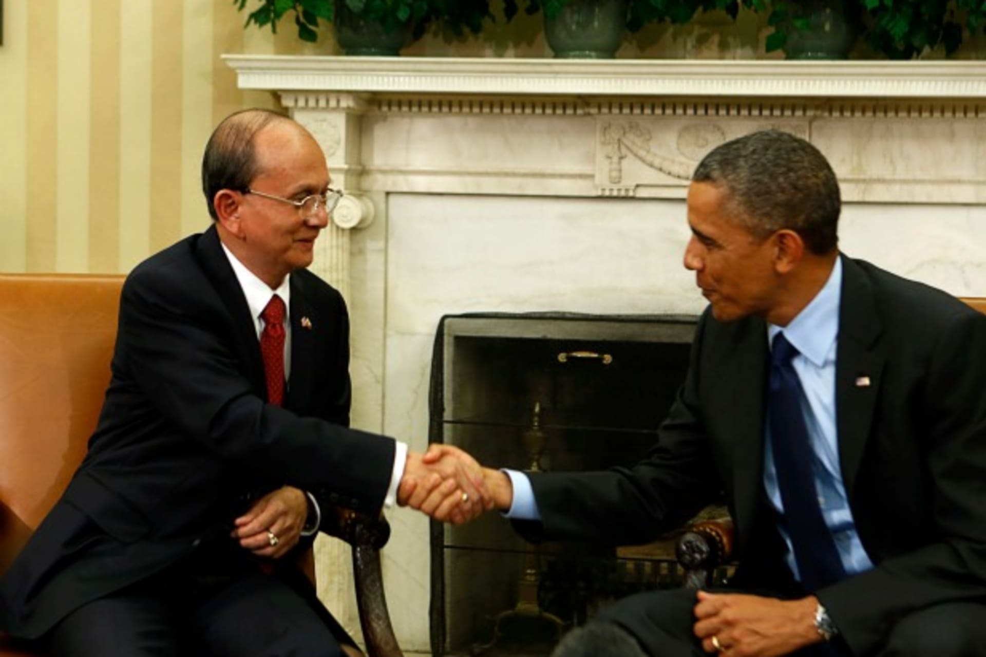 <p>U.S. President Barack Obama shakes hands with Myanmar’s President Thein Sein in the Oval Office at the White House in Washington on May 20, 2013.</p>
