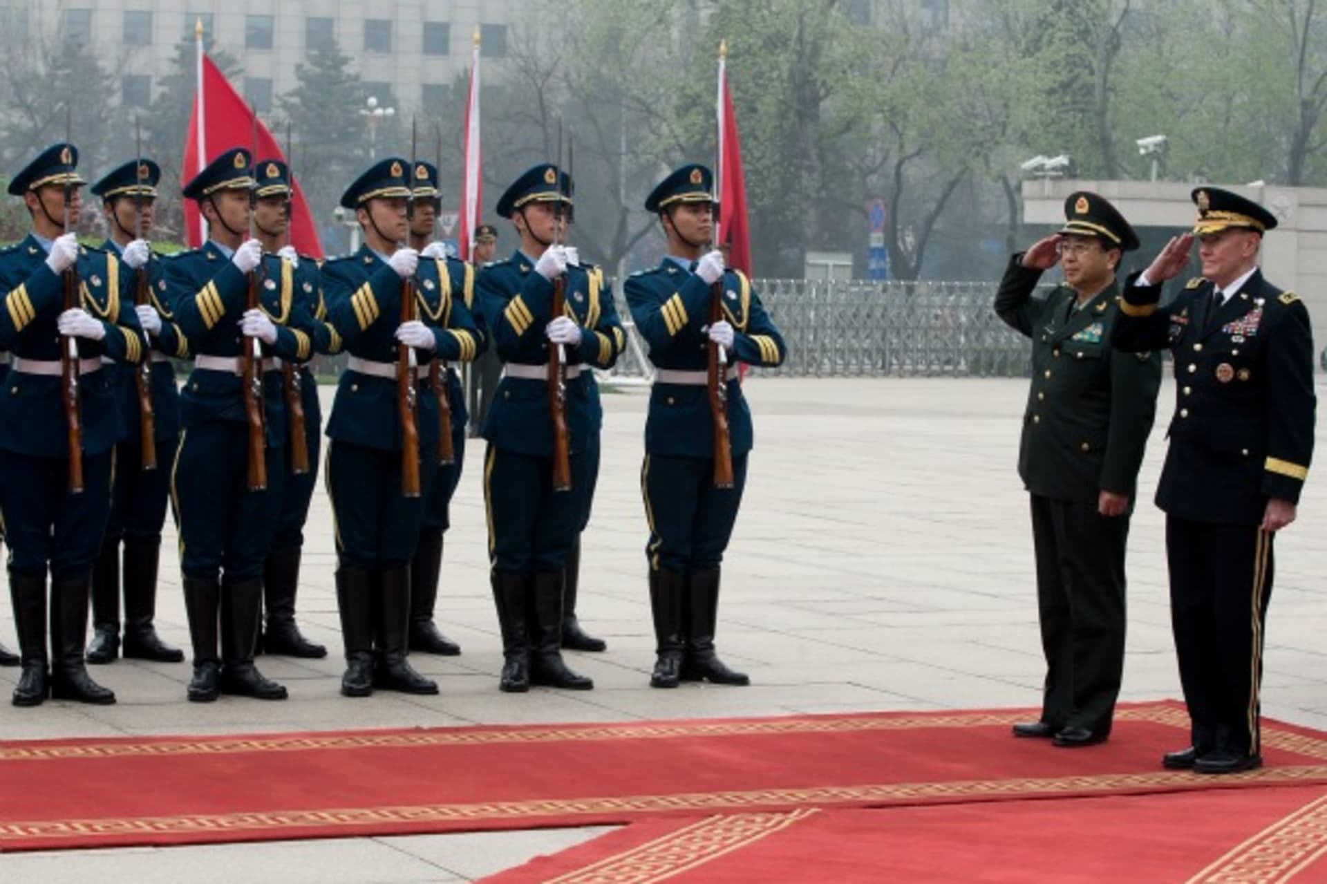 <p>U.S. Joint Chiefs Chairman General Martin Dempsey (R) and Chief of the general staff of China’s People’s Liberation Army Fang …g a guard of honor during a welcoming ceremony at the Bayi Building in Beijing on April 22, 2013. (Andy Wong/Courtesy Reuters)</p>
