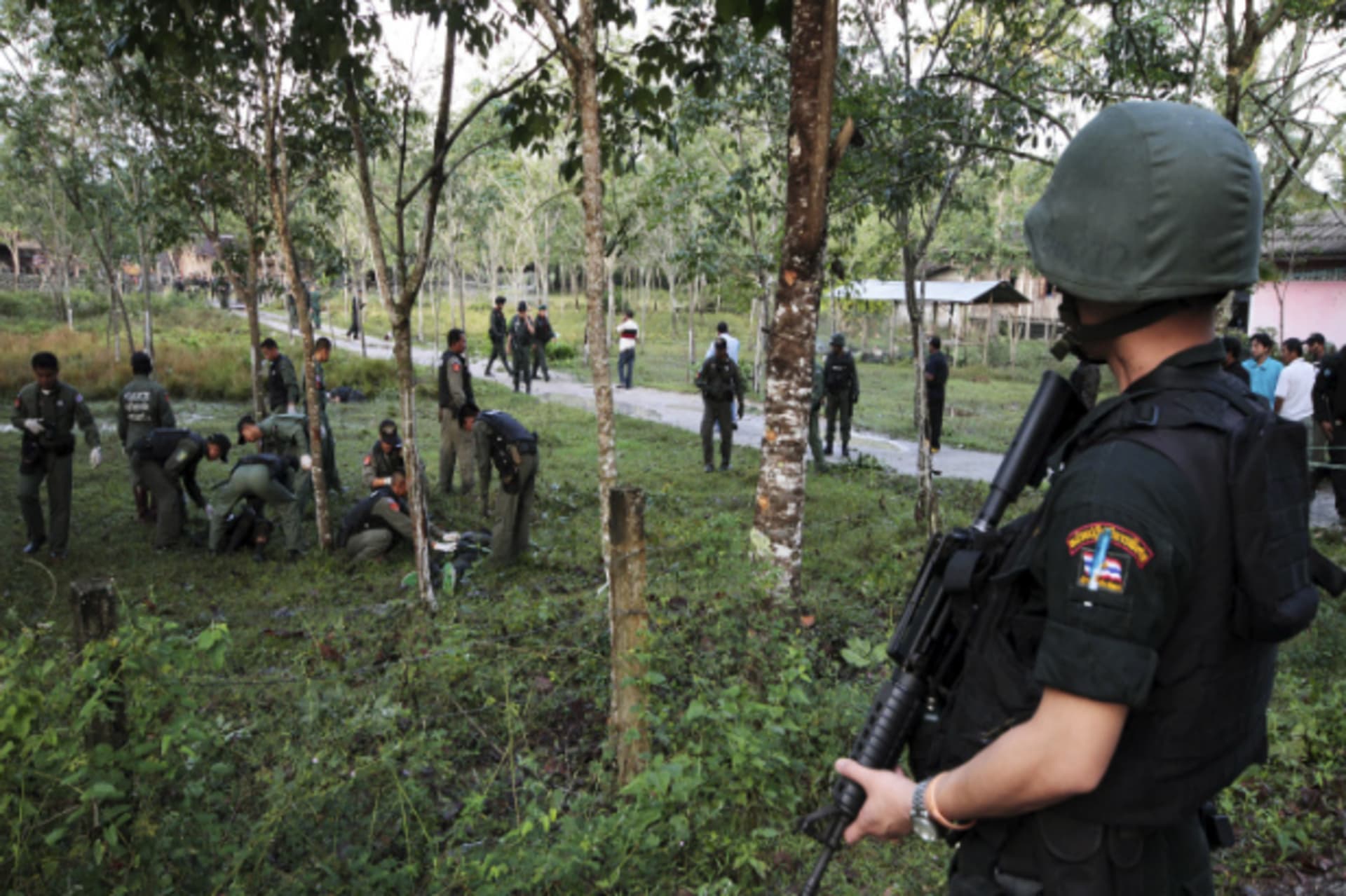 <p>Security personnel investigate around bodies of insurgents at the site of an attack on an army base in the troubled southern province of Narathiwat February 13, 2013.</p>
