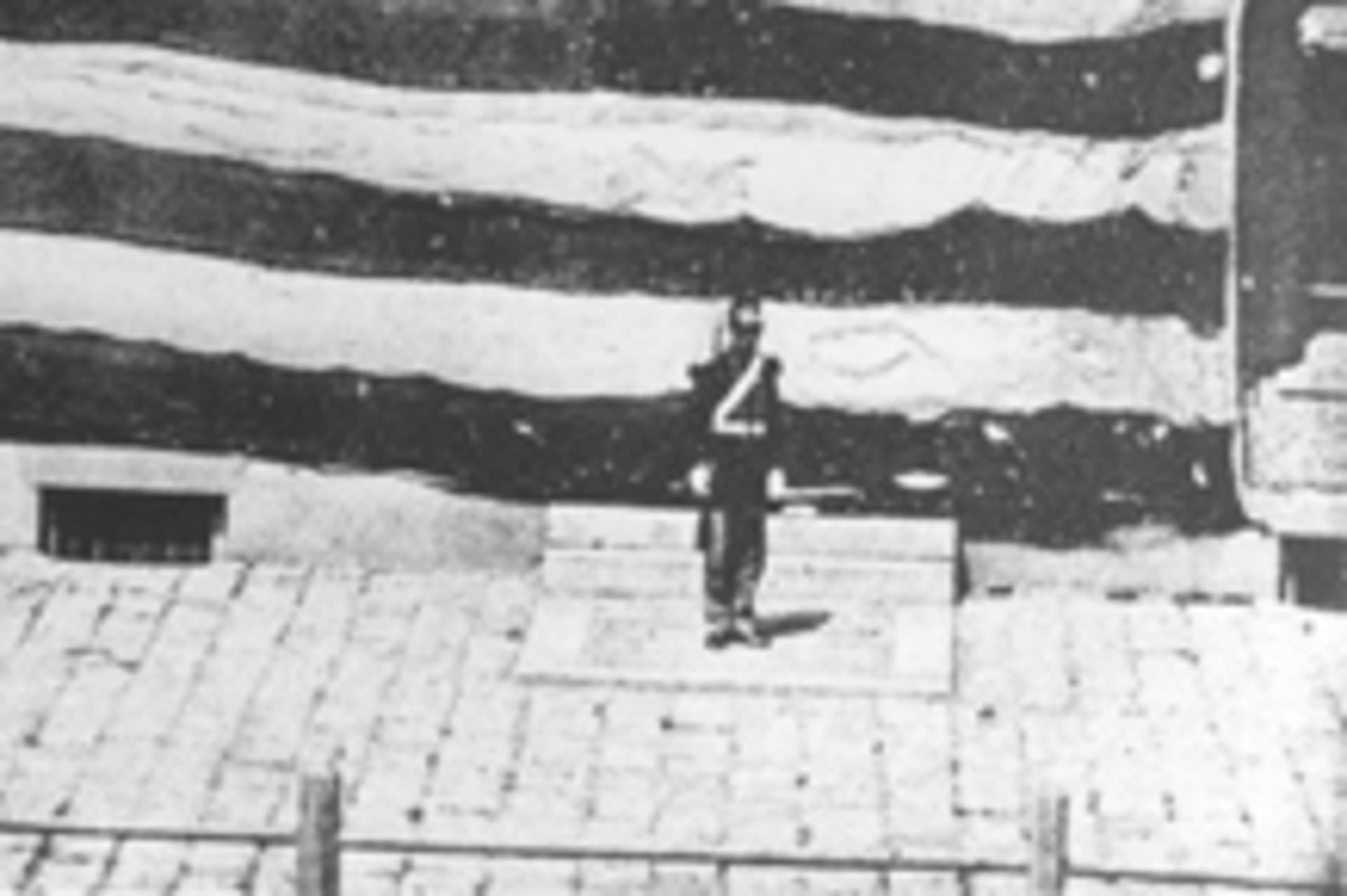 <p>The first known photograph of the Star Spangled Banner hung in the Boston Navy Yard on June 21, 1873 (Ho New/courtesy Reuters)</p>
