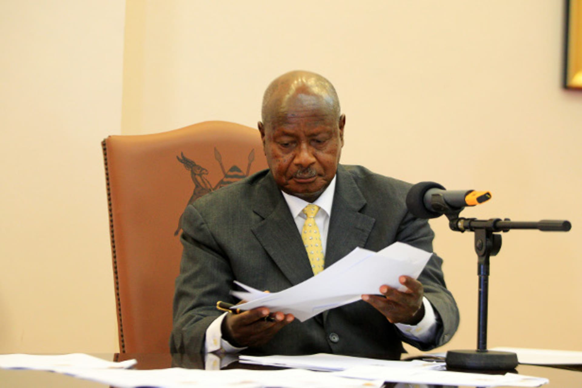 Uganda President Yoweri Museveni signs an anti-homosexual bill into law at the state house in Entebbe, 36 km (22 miles) south west of capital Kampala February 24, 2014.
