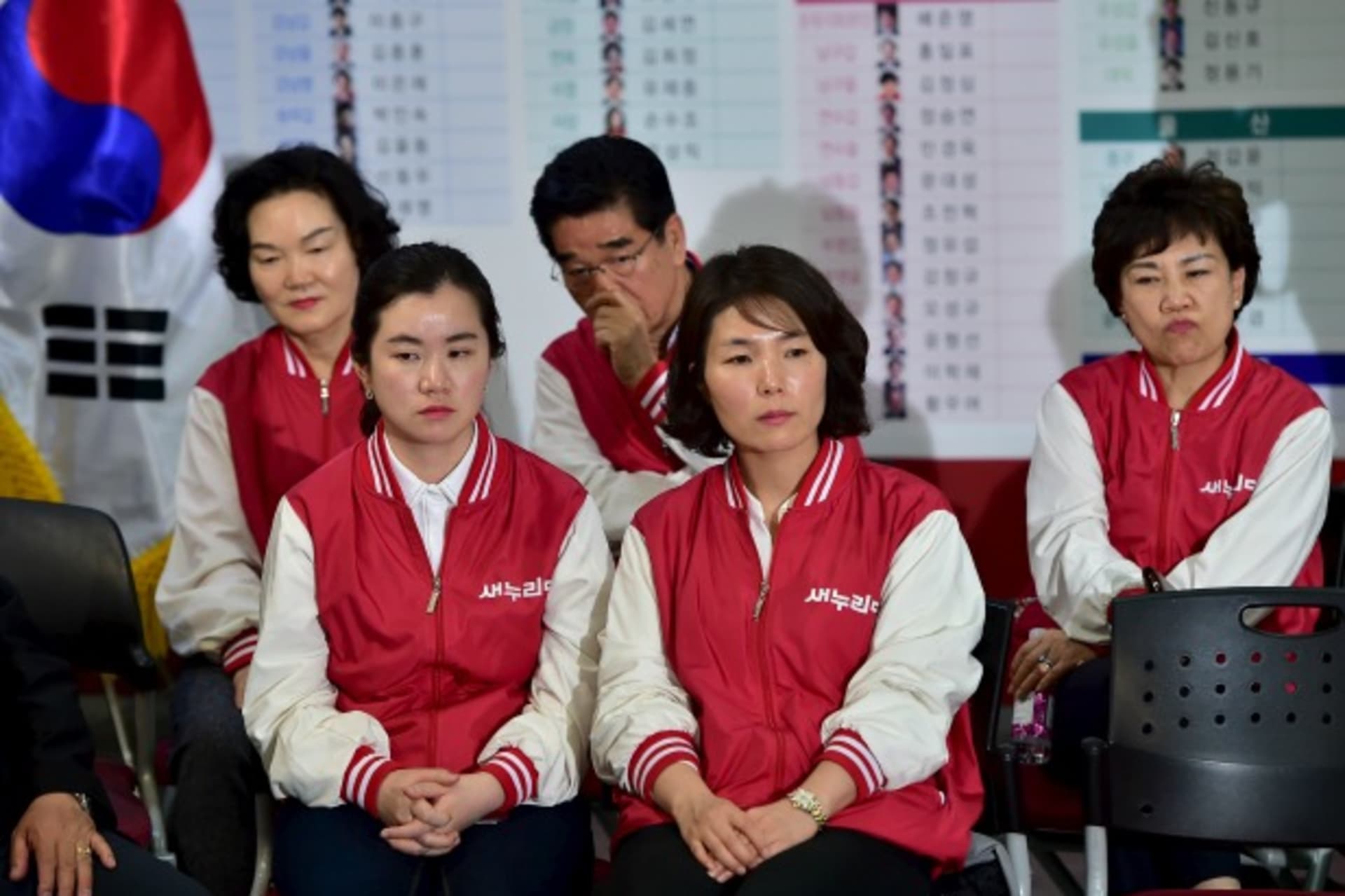 Opposition Korea Korean Election National Assembly Saenuri Party Minjoo Democratic People