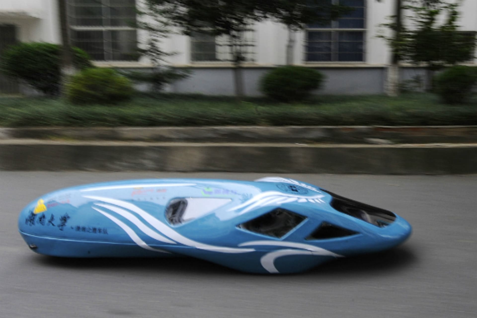 <p>A newly-made fuel-efficient vehicle travels along a street inside the Hunan University during a test drive in Changsha, Hunan province October 8, 2013.</p>
