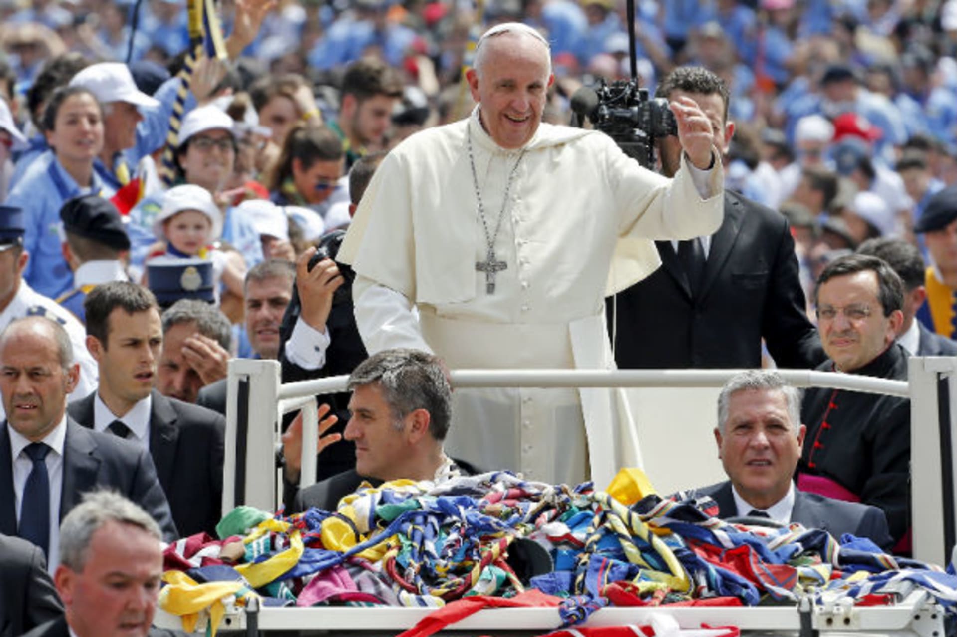<p>Pope Francis waves to a crowd on St. Peter’s Square in Vatican City on June 13, 2015.</p>
