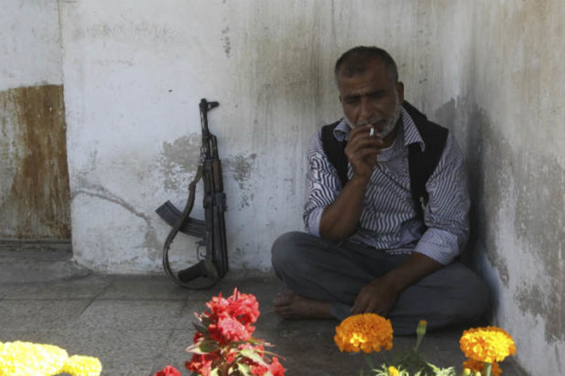 A Free Syrian Army fighter smokes a cigarette during his break near the frontline in the Al-Sakhour neighborhood of Aleppo, June 21, 2013 (Salman/Courtesy Reuters).