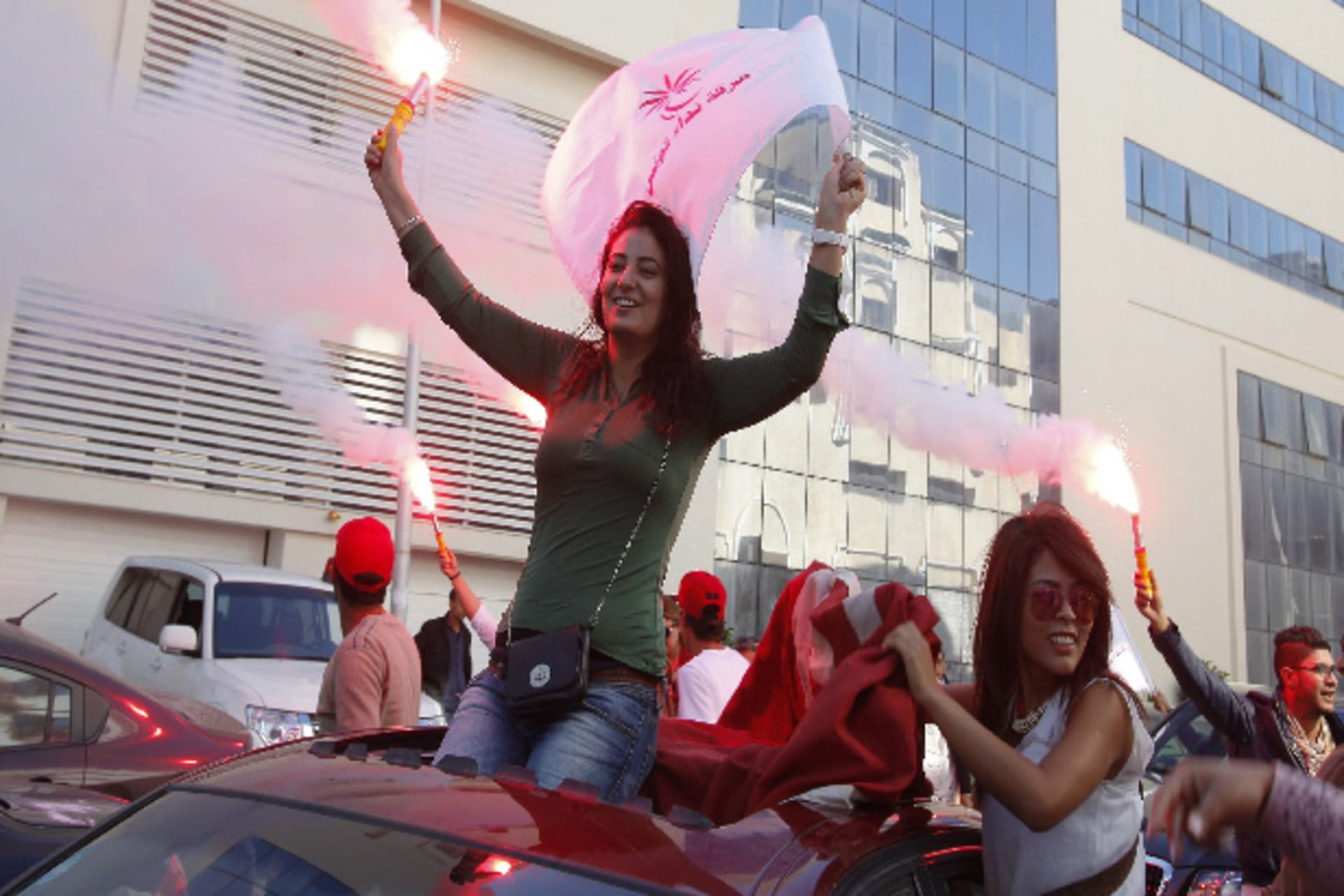 Supporters of the Nida Tounes (Call of Tunisia) secular party movement wave flags and shout slogans outside Nidaa Tounes headquarters in Tunis October 28, 2014 (Souissi/Courtesy Reuters).