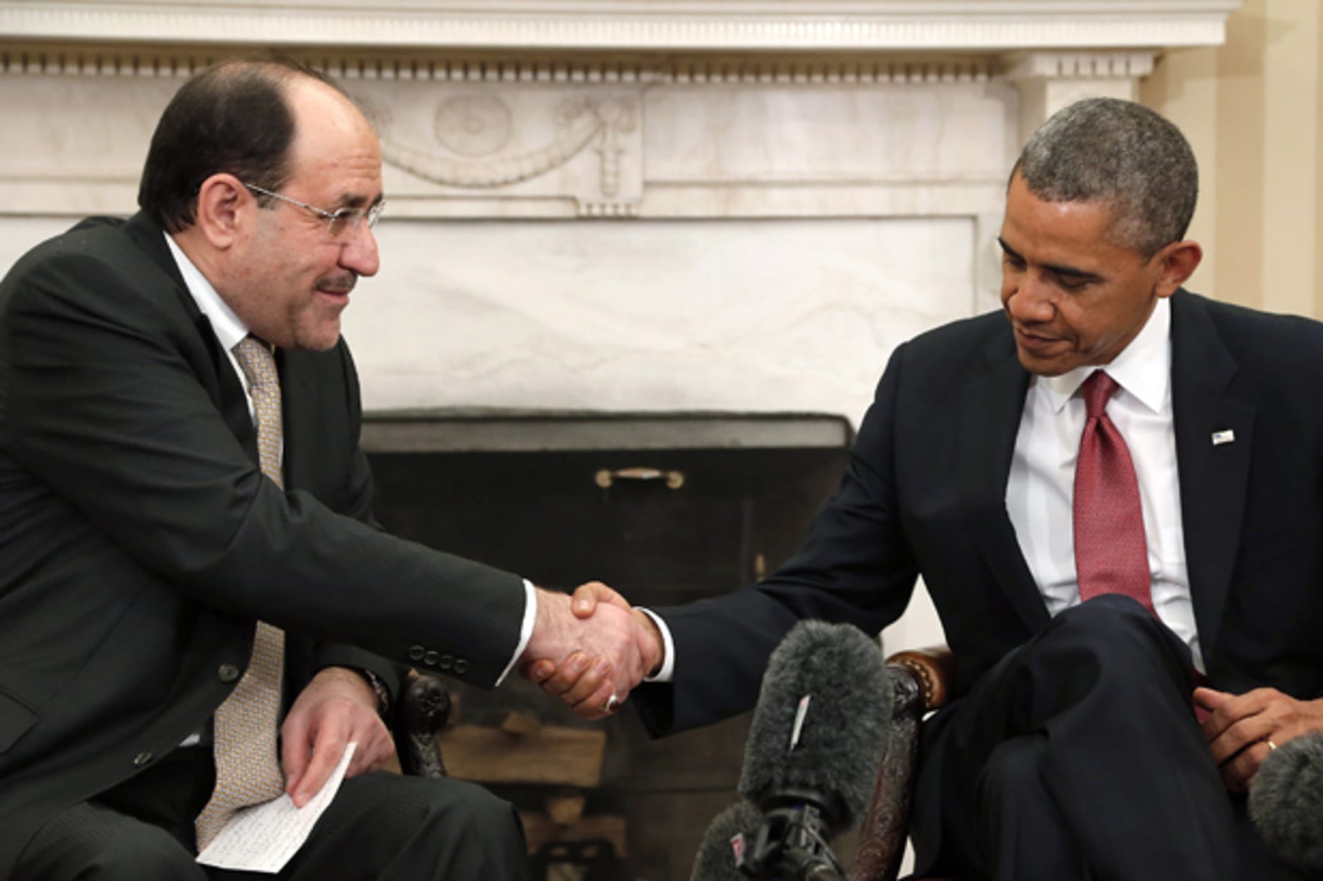 <p>U.S. President Barack Obama (R) shakes hands with Iraq’s Prime Minister Nouri al-Maliki (L) after their meeting in the Oval Office at the White House in Washington, November 1, 2013 (Jonathan Ernst/Courtesy Reuters).</p>
