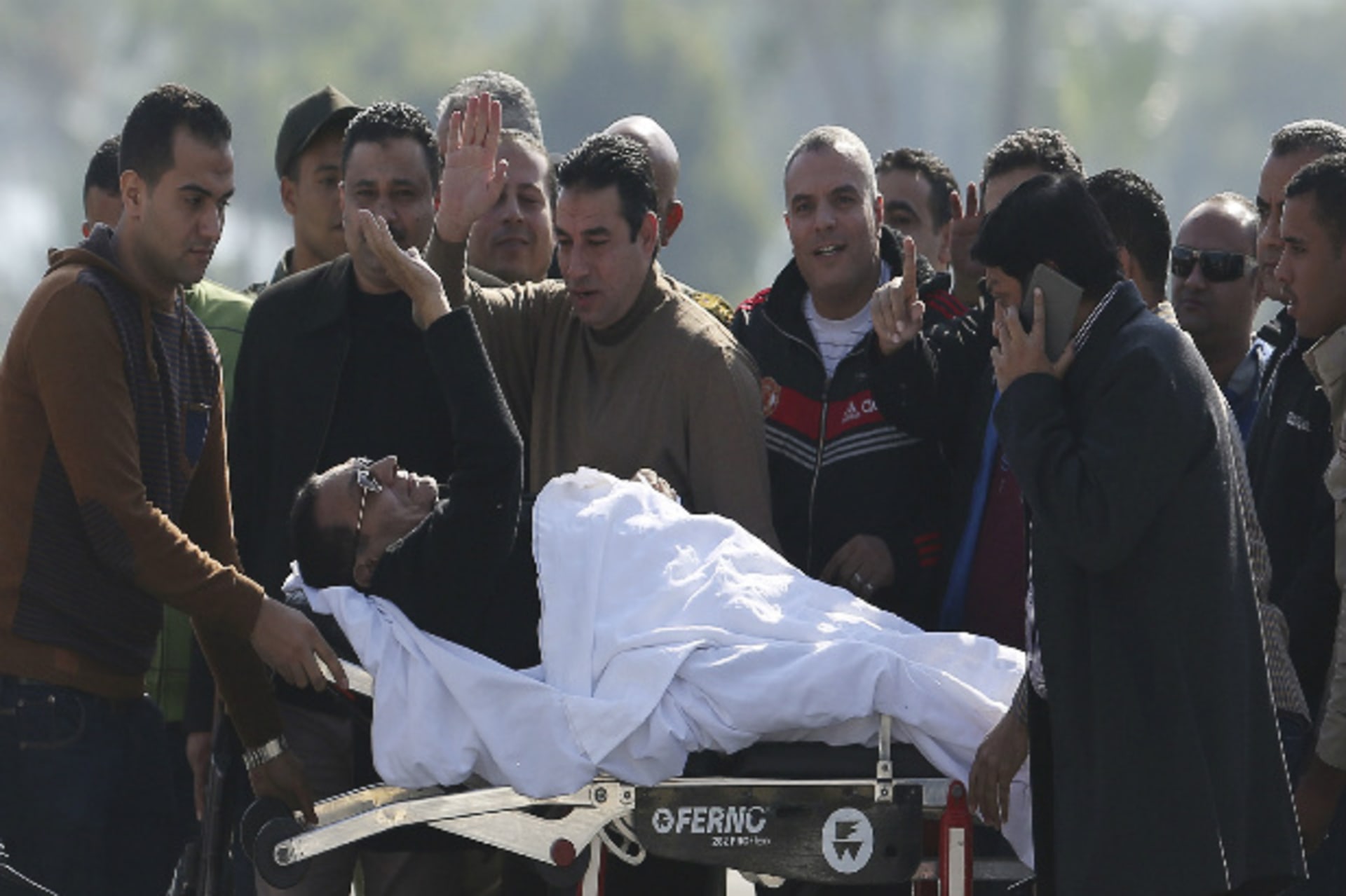 Former Egyptian President Hosni Mubarak waves to his supporters as he returns to Maadi military hospital in Cairo November 29, 2014 (Waguih/Courtesy Reuters).