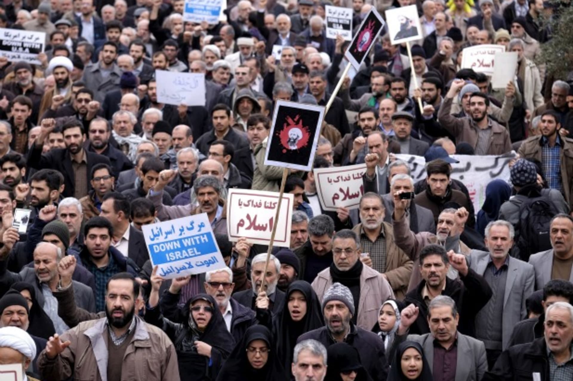 <p>Iranian protesters chant slogans during a rally against the execution of Sheikh Nimr al-Nimr in Saudi Arabia, after Friday prayers in Tehran (Raheb Homavandi/Reuters).</p>
