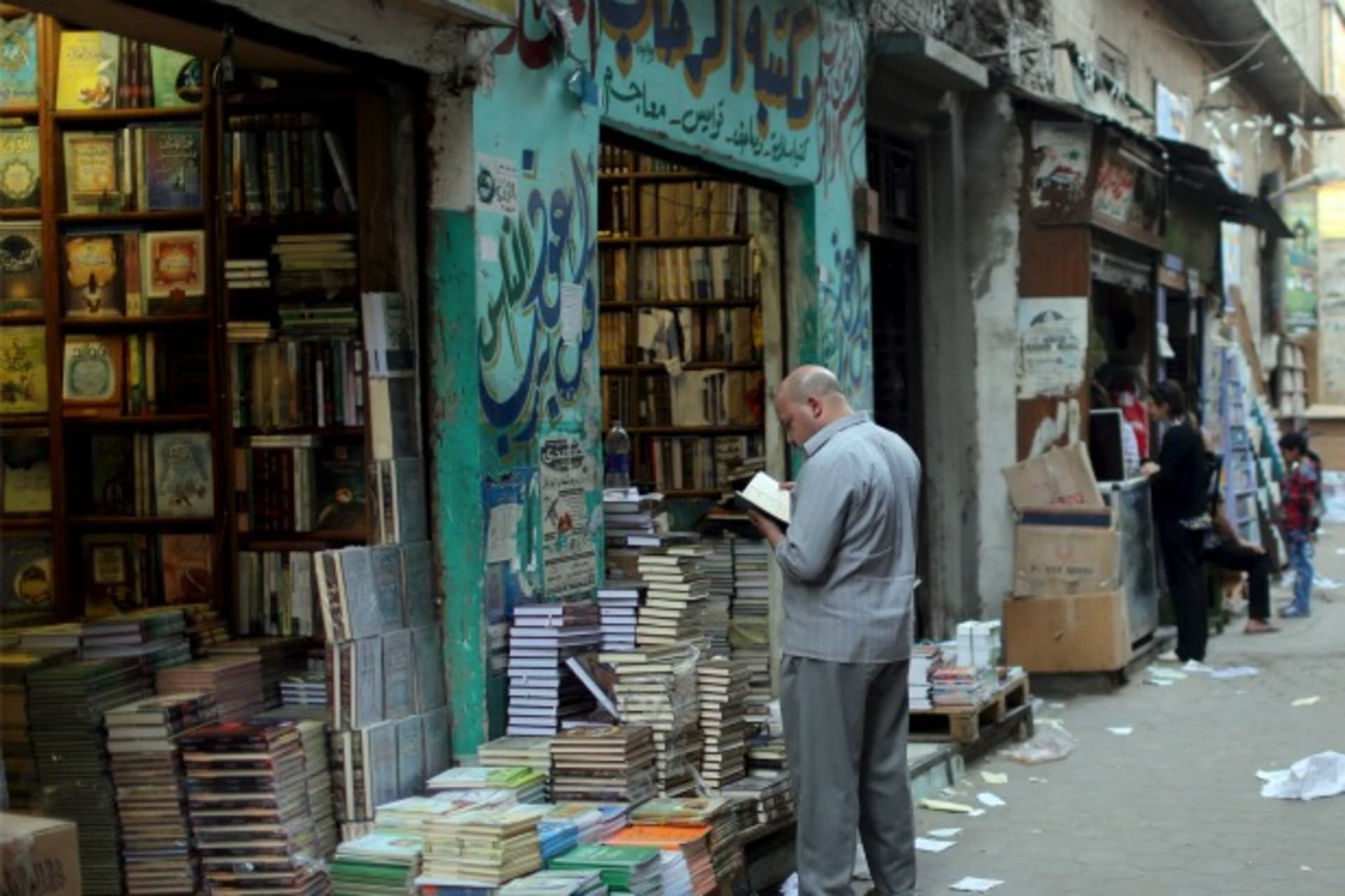 <p>A man looks at a book outside of a bookshop that sells Islamic and reference books for Al-Azhar students near the Al-Azhar mosque in Cairo, Egypt, May 18, 2015 (Asmaa Waguih/Reuters).</p>
