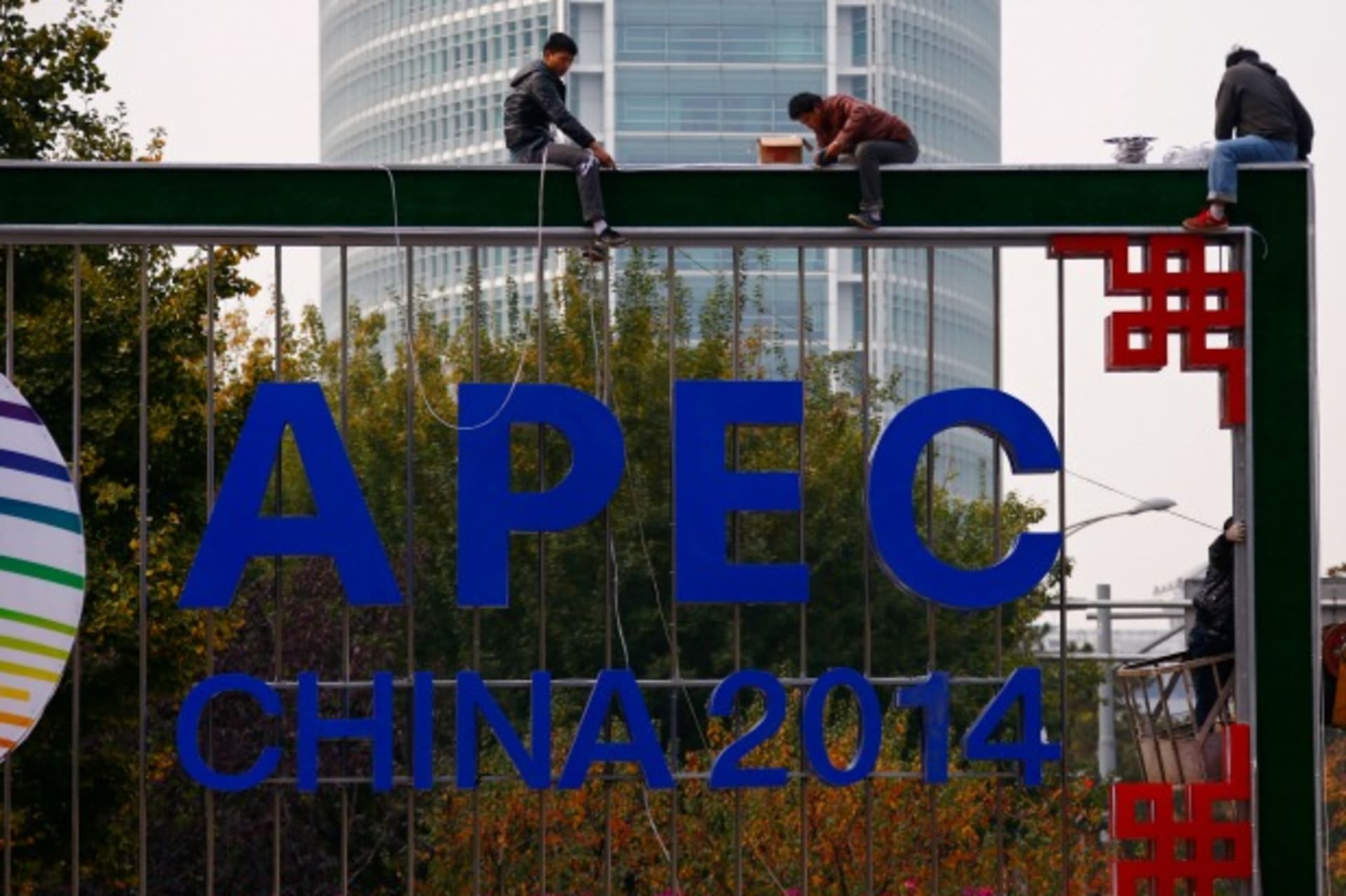 <p>A man (bottom) takes pictures of workers installing lighting on an APEC sign post at the financial district in Beijing, Octobe…ir finance ministers said in a joint statement on Wednesday. REUTERS/Petar Kujundzic (CHINA – Tags: BUSINESS POLITICS SOCIETY)</p>
