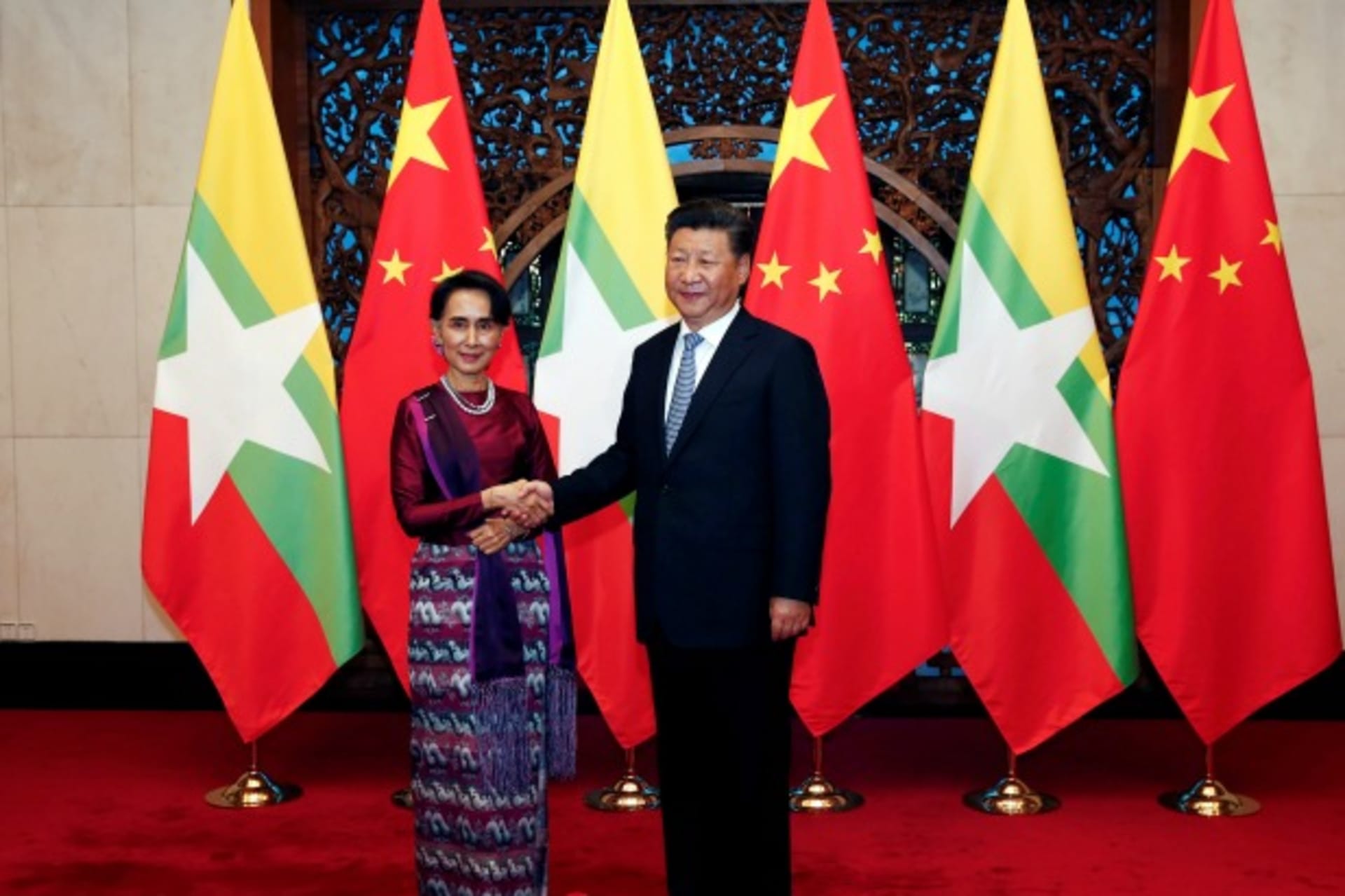 <p>aung-san-suu-kyi-xi-jinping</p>