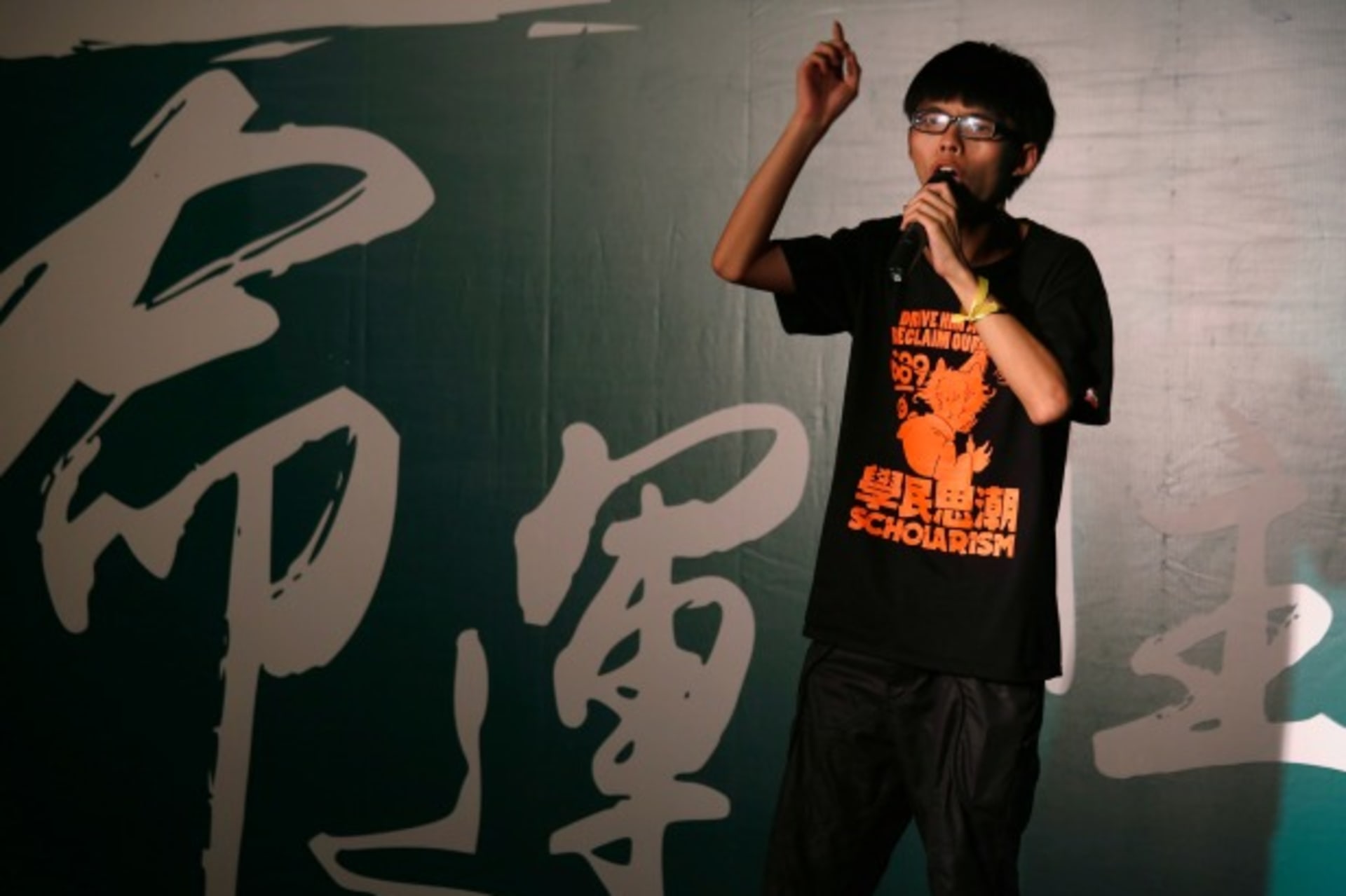 <p>Joshua Wong, a 17-year-old who heads the group leading a pupils’ protest, Scholarism, addresses a rally in Hong Kong September…esign. The Chinese characters on the background read “Fate”. REUTERS/Bobby Yip (CHINA – Tags: POLITICS EDUCATION CIVIL UNREST)</p>
