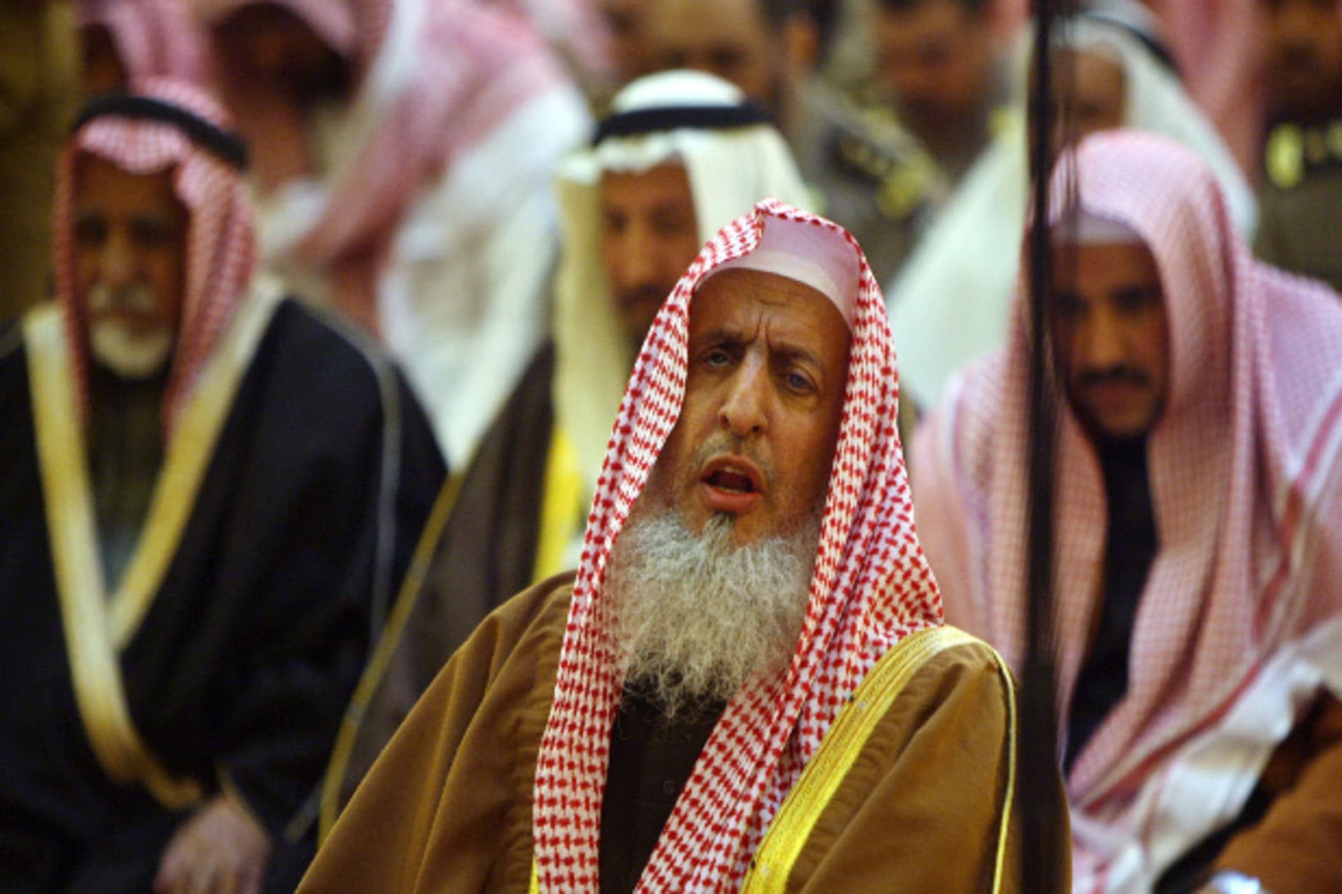 Sheikh Abdul Aziz Al-Asheikh, the Kingdom's grand mufti, prays during the funeral of the Saudi woman and her daughter who were killed in Chad, at the Grand Mosque in Riyadh February 6, 2008 (Jarekji/Courtesy Reuters).