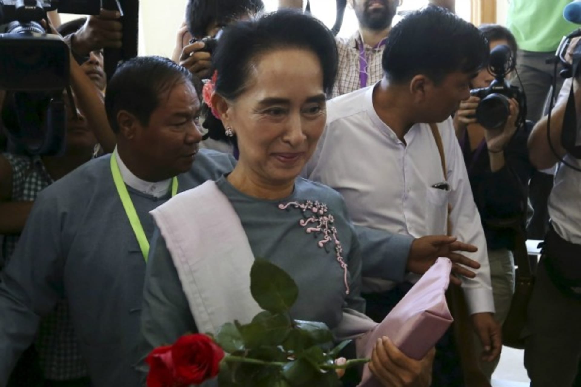 <p>aung-san-suu-kyi-elections-2</p>
