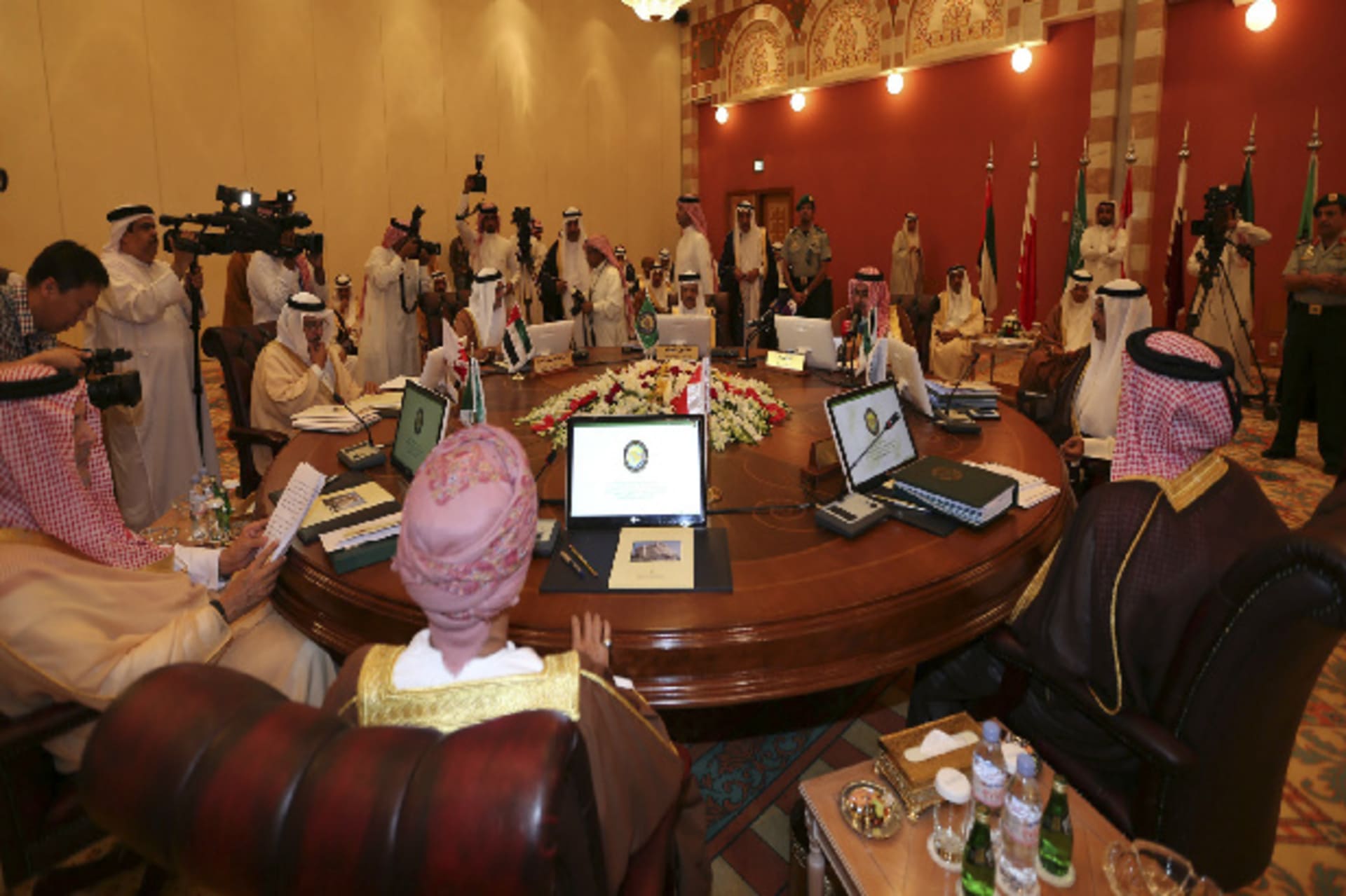 Foreign ministers of the Gulf Cooperation Council's countries attend a meeting in the Saudi port city of Jeddah September 10, 2013 (Al Qarni/Courtesy Reuters).