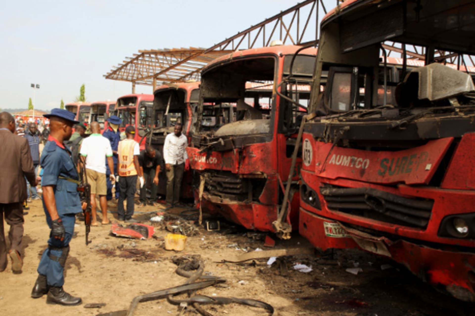 Bomb experts search for evidences in front of buses at a bomb blast scene at Nyanyan in Abuja April 14, 2014.