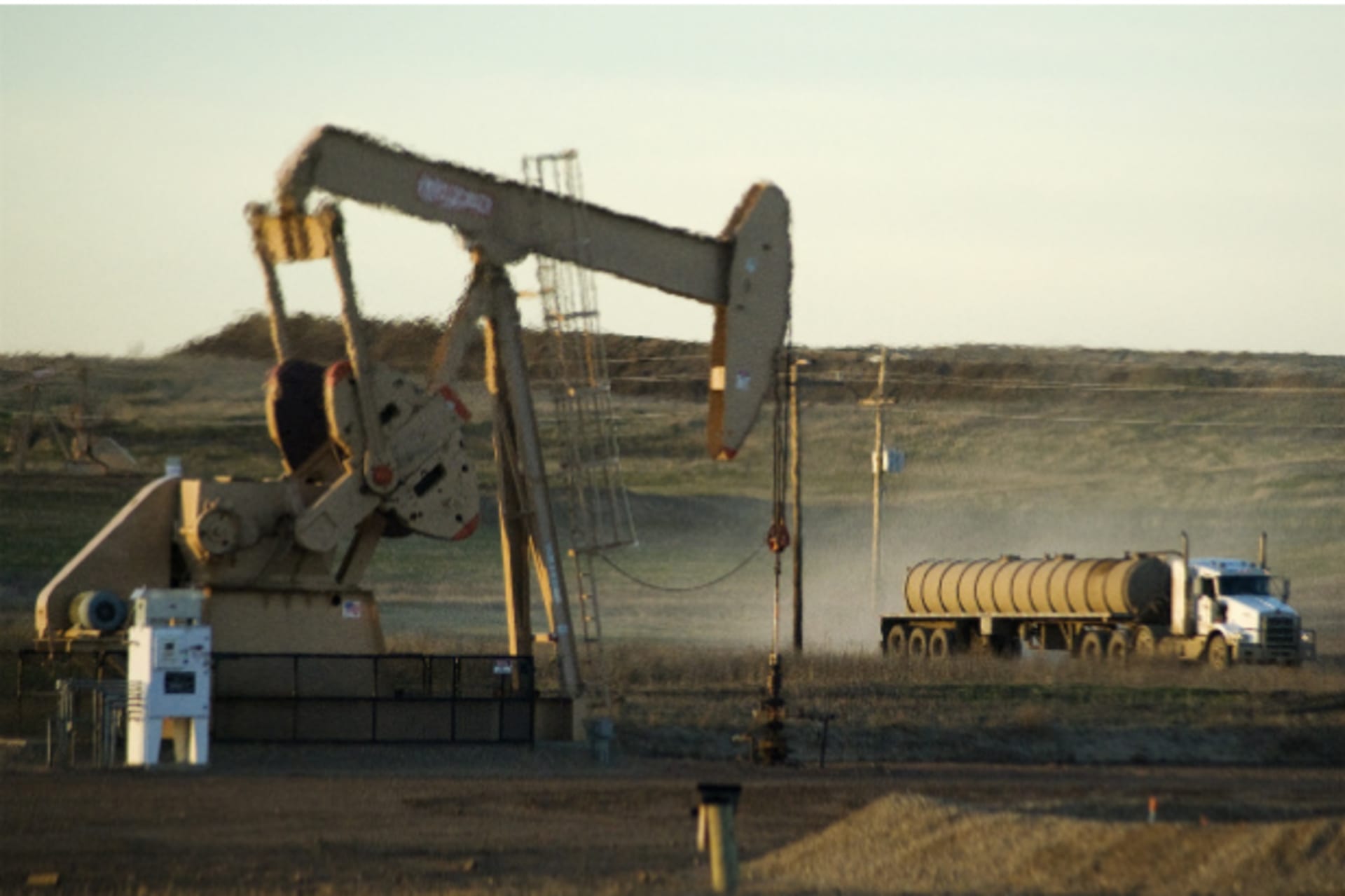 <p>A service truck drives past an oil well on the Fort Berthold Indian Reservation in North Dakota (REUTERS/Andrew Cullen).</p>