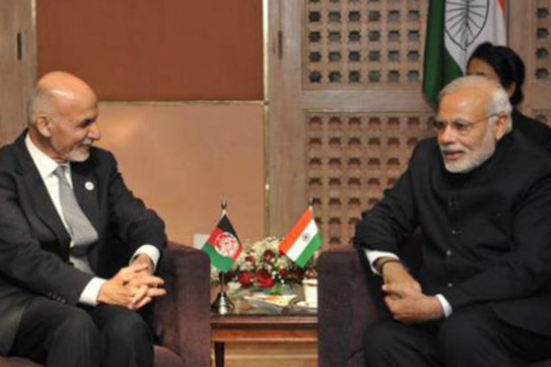 <p>Afghan President Ashraf Ghani meets Prime Minister Narendra Modi at the 18th SAARC summit, November 2014.</p>
