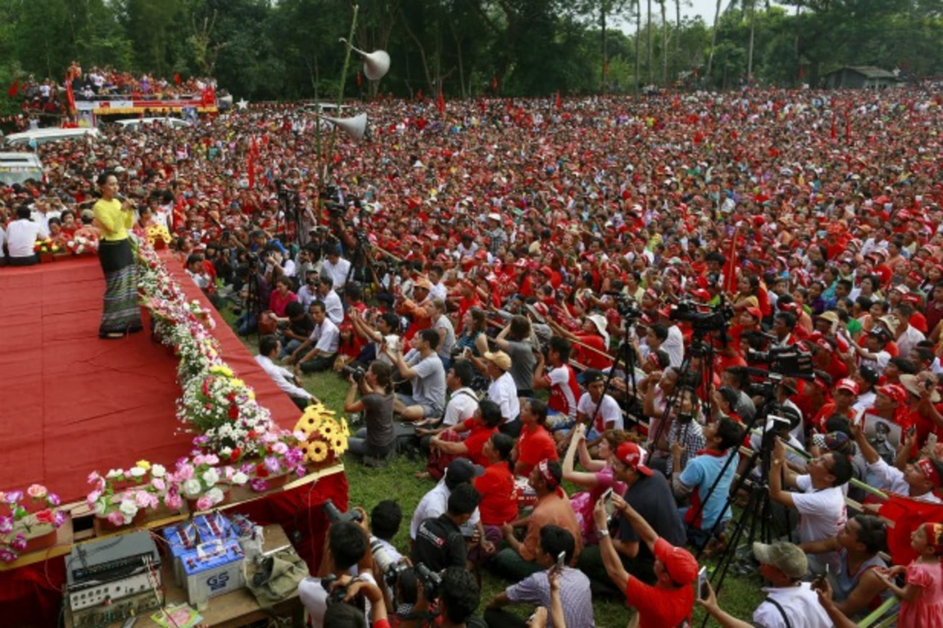 <p>myanmar-election-NLD-rally</p>