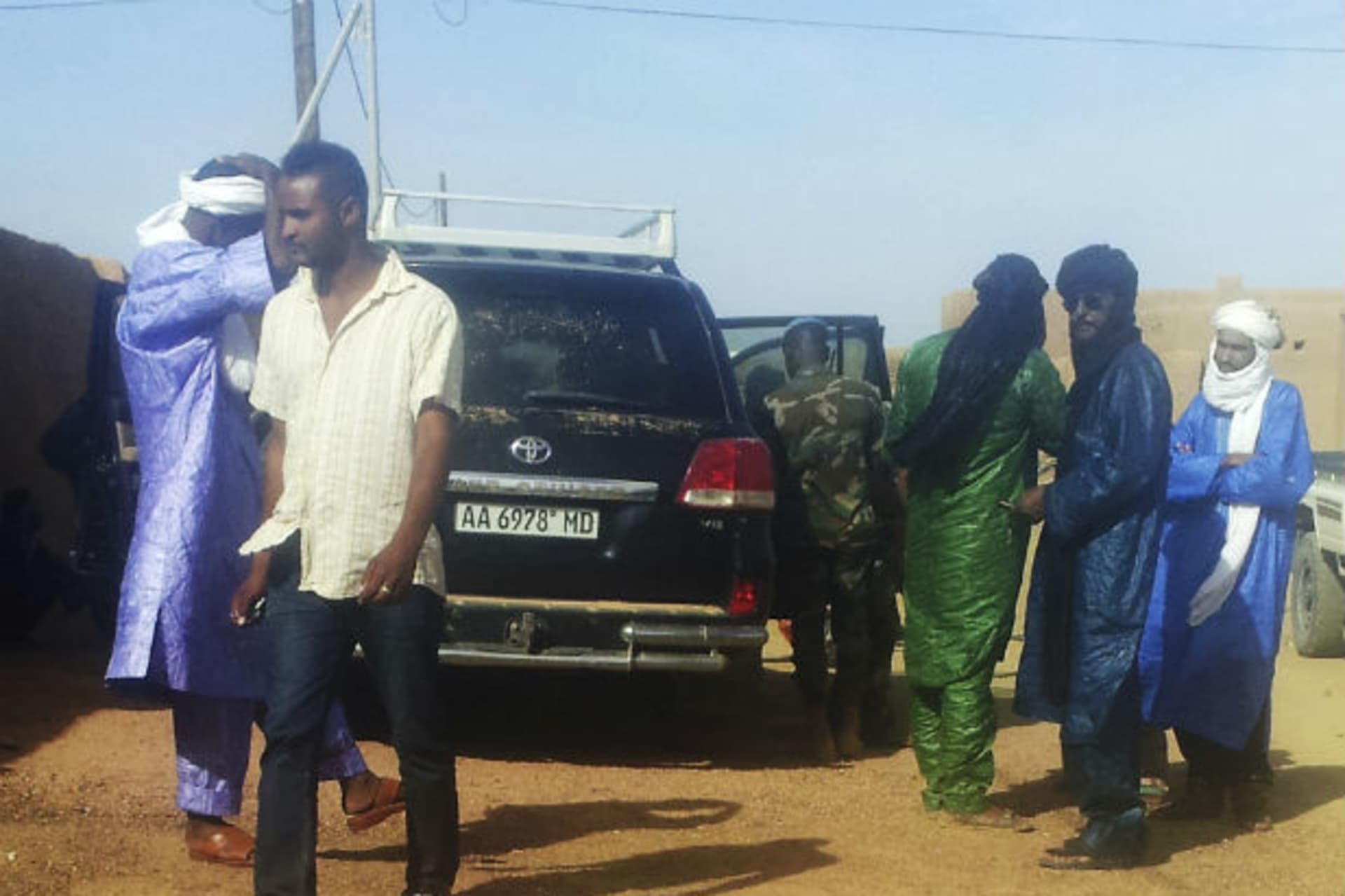 Members of MINUSMA and MNLA inspect the vehicle believed to have been ferrying two French journalists just after they were abducted in Kidal, November 2, 2013.