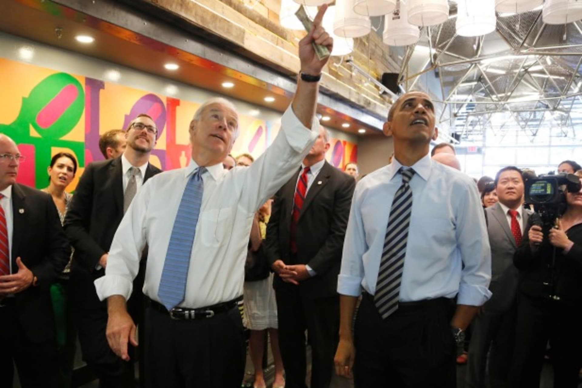<p>U.S. President Barack Obama (R) and Vice President Joe Biden (L) order from the menu at a sandwich shop near the White House in Washington on October 4, 2013 (Jonathan Ernst/Courtesy Reuters).</p>
