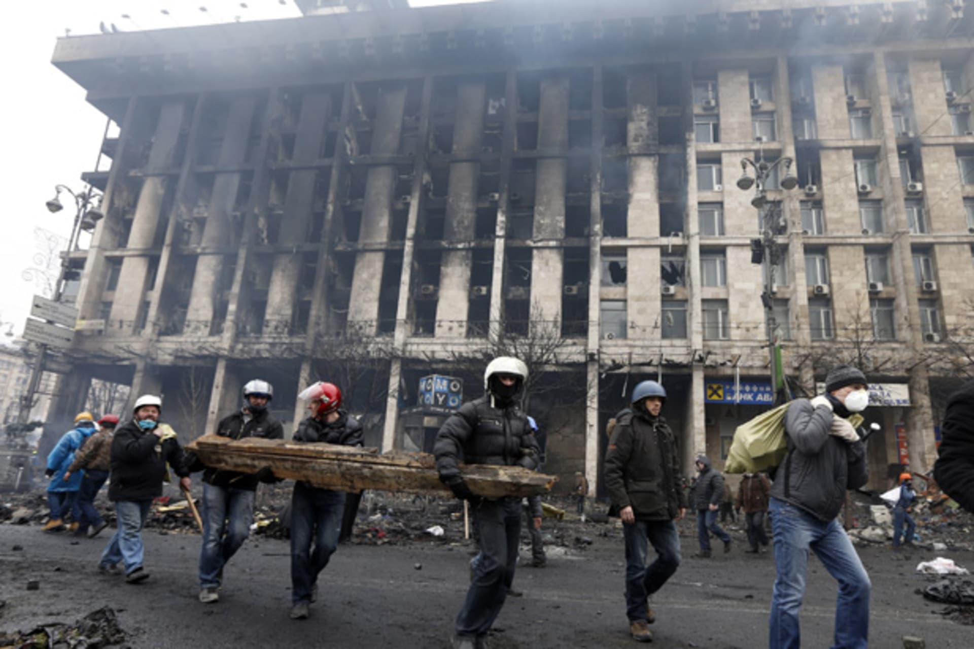 <p>Anti-government protesters carry logs to build barricades after violence erupted in the Independence Square in Kiev, Ukraine. (Vasily Fedosenko/Courtesy Reuters)</p>
