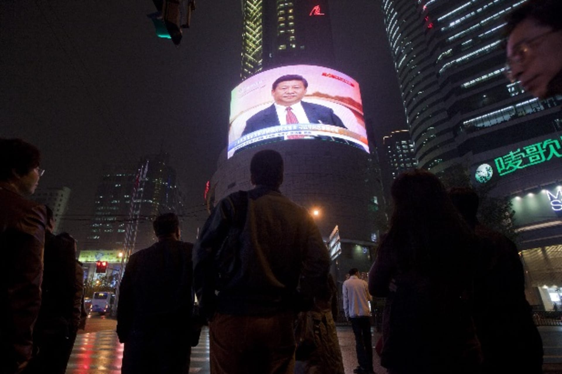 <p>People watch a TV showing of a huge screen shows a news broadcast of China’s Vice President Xi Jinping at the 18th Communist Party Congress at a crossroads in Shanghai November 8, 2012. REUTERS/Aly Song (CHINA – Tags: POLITICS)</p>

