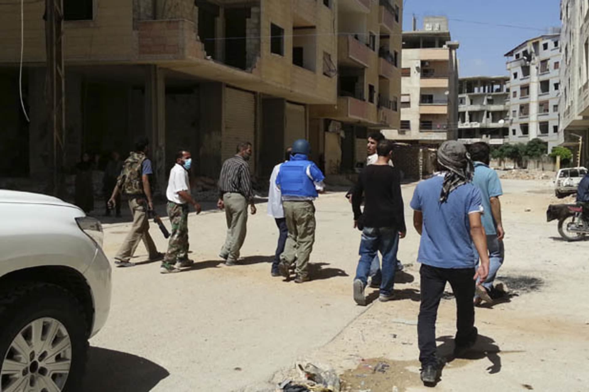 <p>UN chemical weapons experts inspect one of the sites of an alleged poison gas attack in a Damascus suburb (Abo Alnour Alhaji/Courtesy Reuters).</p>
