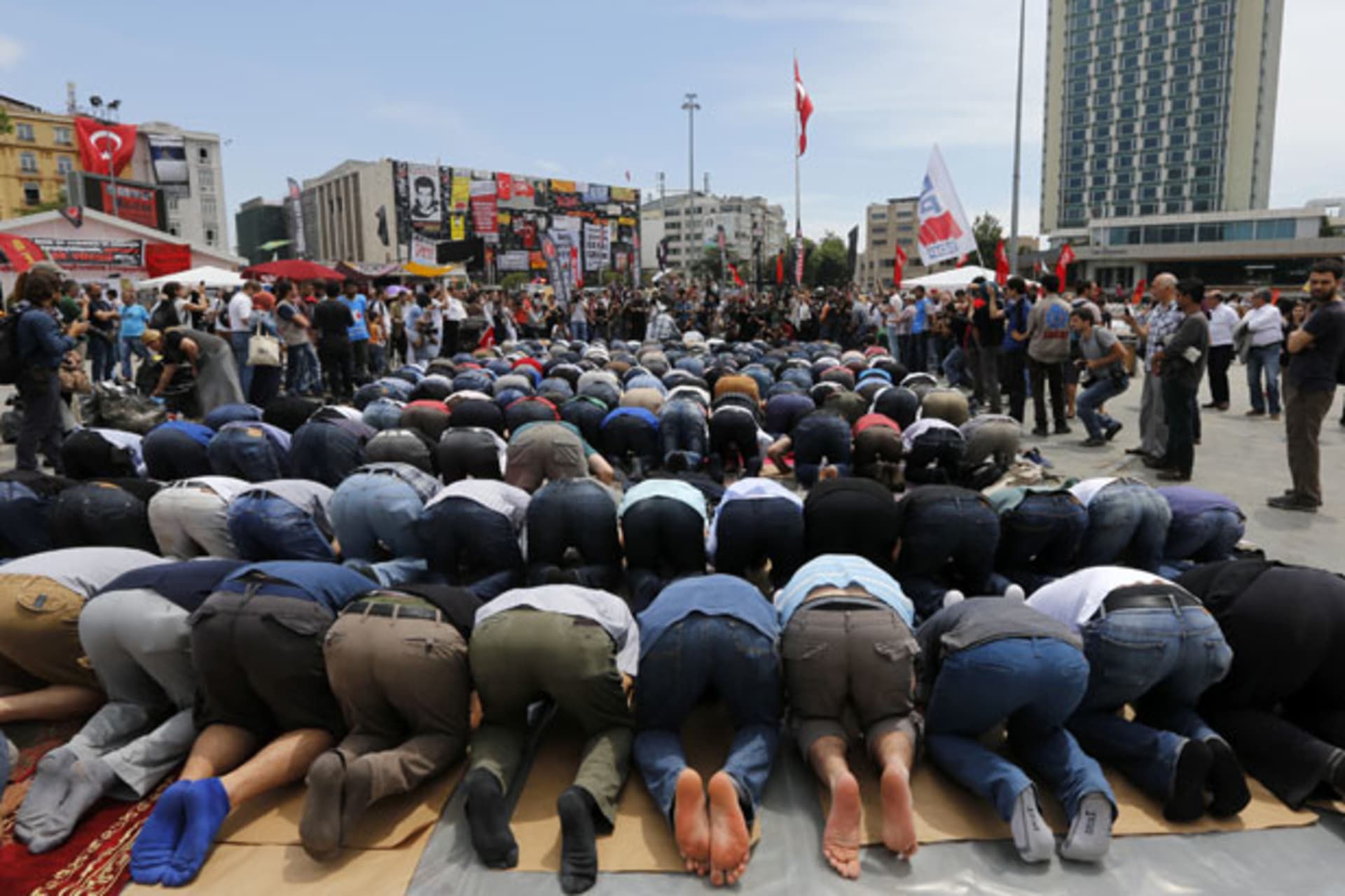 WeekendReadingTRKPROTESTS