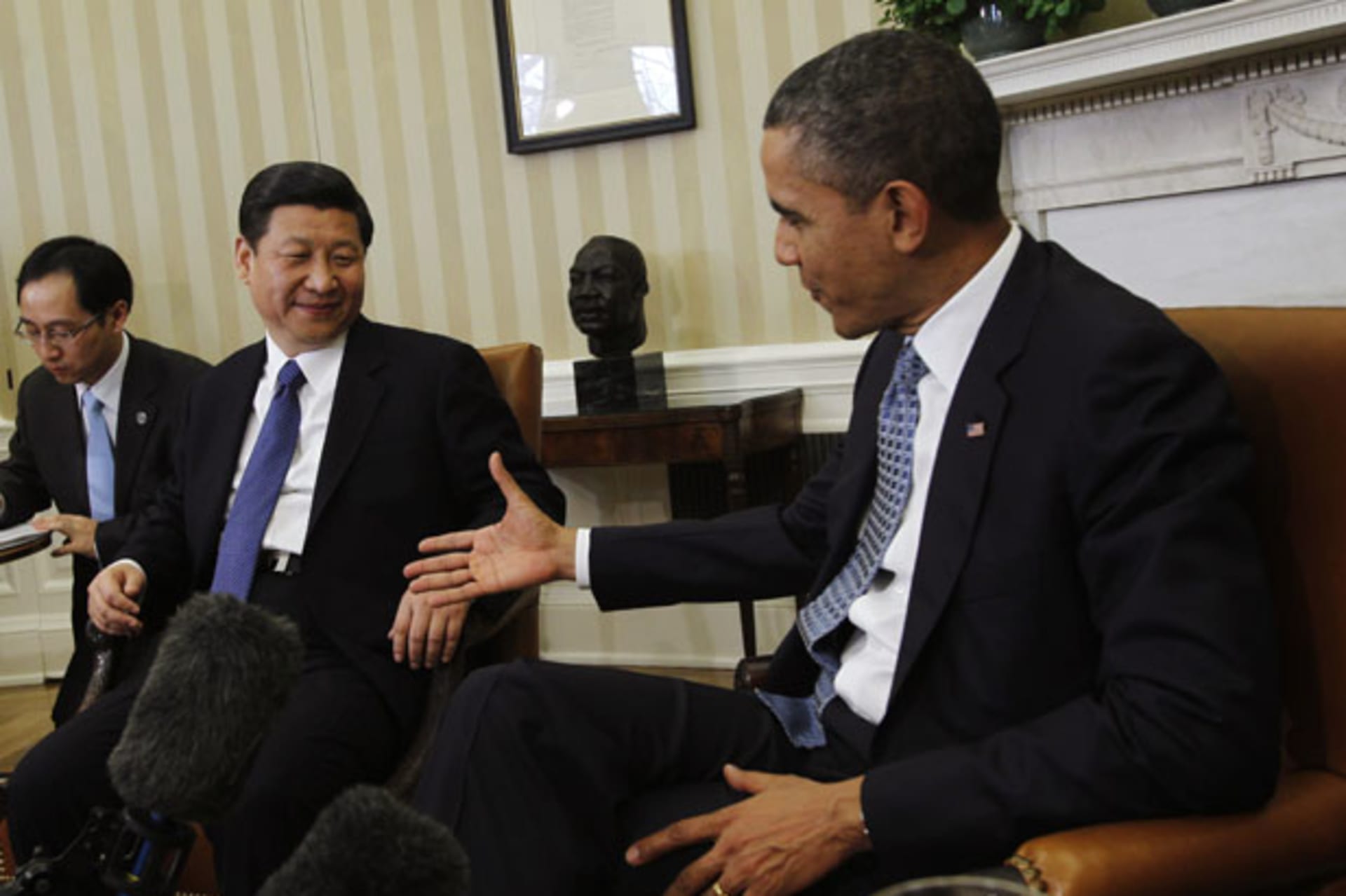 <p>Barack Obama prepares to shake hands with Xi Jinping in the Oval Office (Jason Reed/Courtesy Reuters).</p>