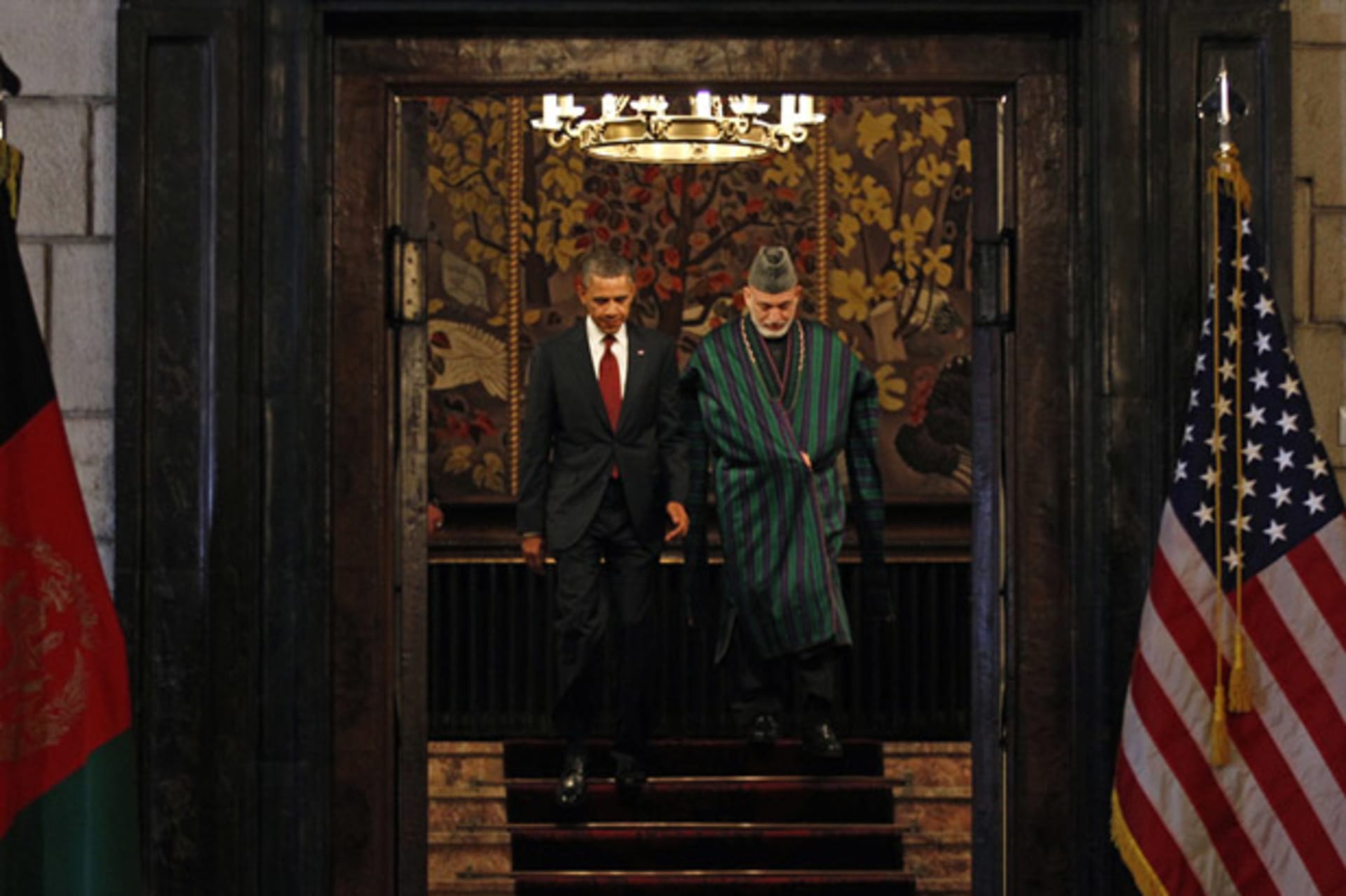 <p>U.S. president Barack Obama and Afghan president Hamid Karzai meet in Kabul in May 2012 (Kevin Lamarque/Courtesy Reuters).</p>
