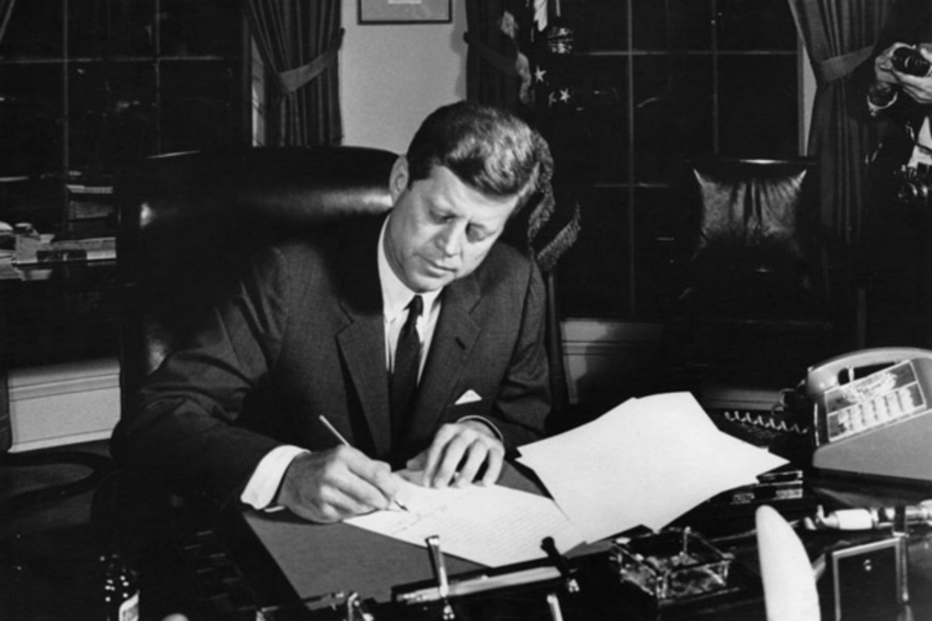 <p>President John F. Kennedy signs Proclamation 3504 authorizing the quarantine of Cuba on October 23, 1962. (Abbie Rowe. White House Photographs. John F. Kennedy Presidential Library and Museum, Boston)</p>

