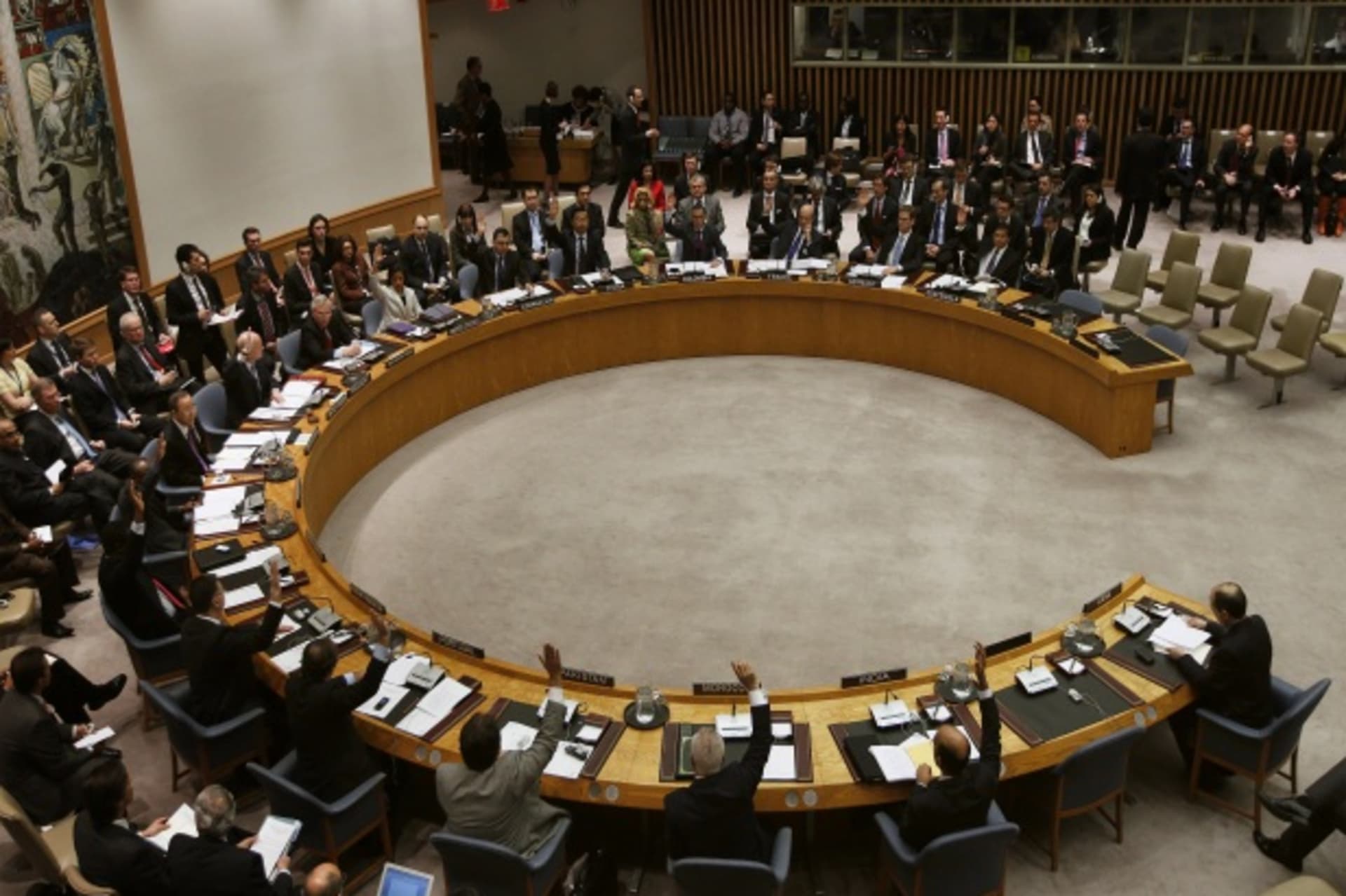 <p>Representatives at the UN Security Council vote in New York (Lucas Jackson/Courtesy Reuters).</p>
