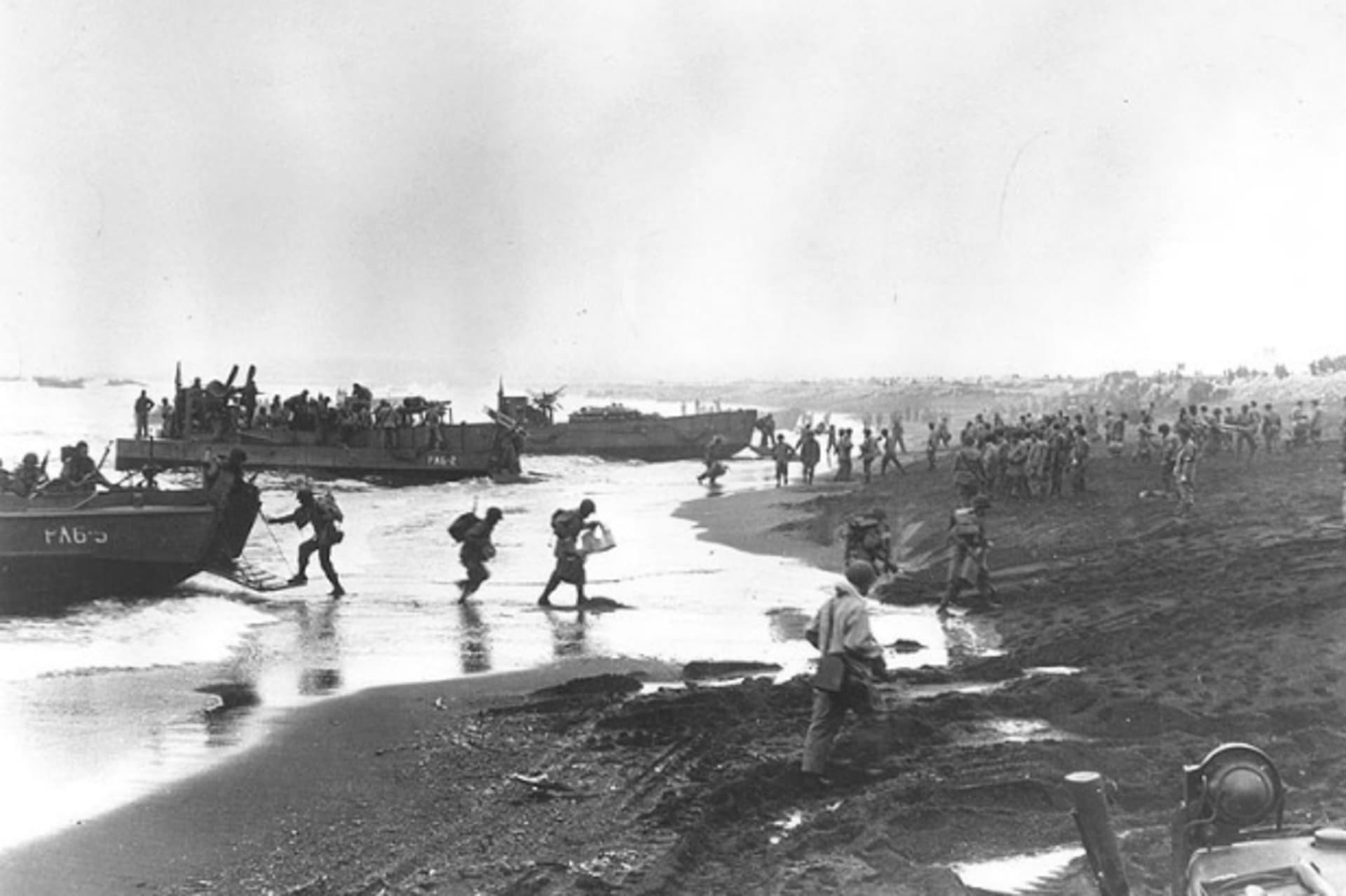 <p>U.S. soldiers unload landing craft during the Battle of Attu. (Naval Historical Center)</p>
