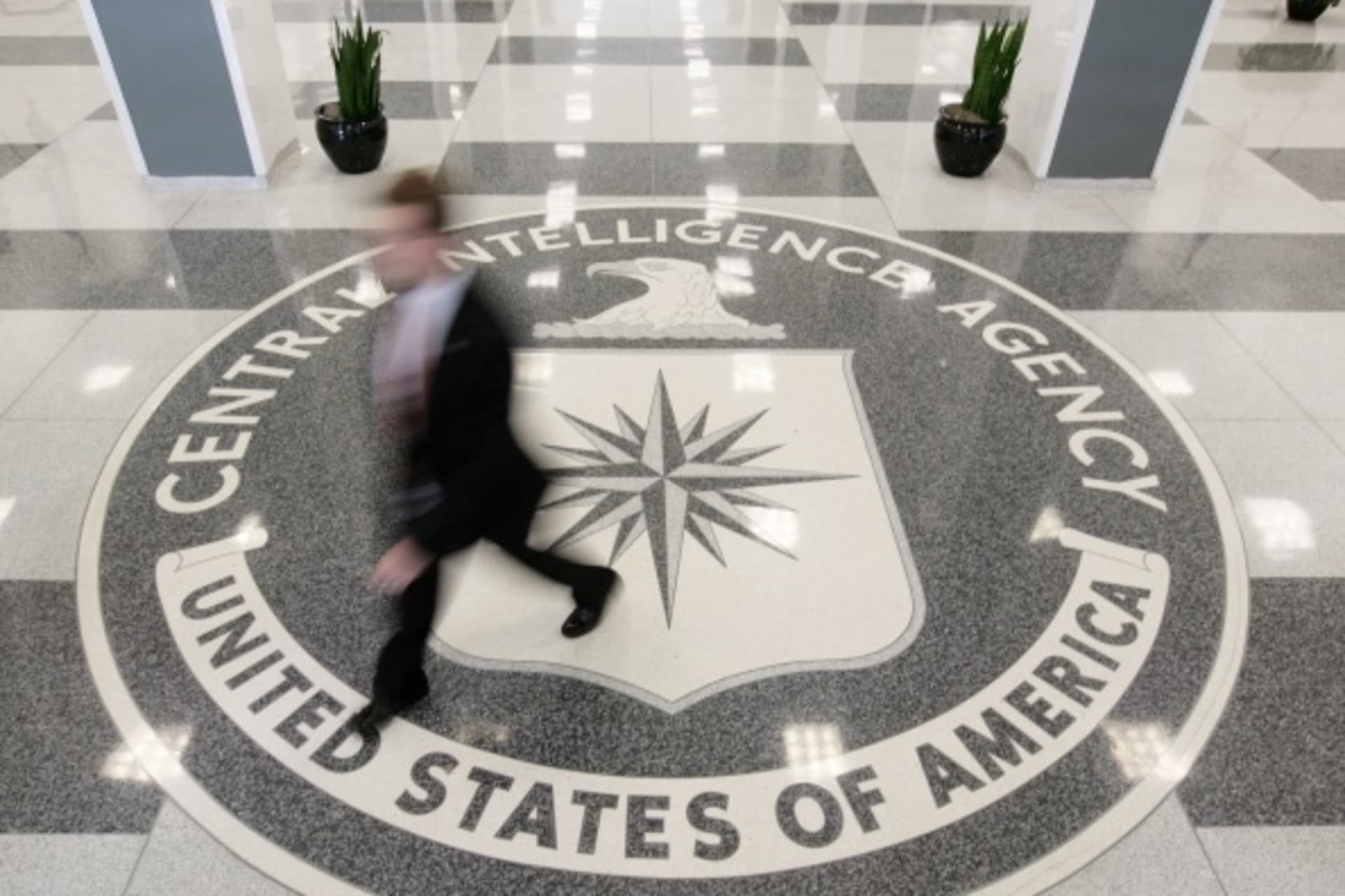 <p>The lobby of the Central Intelligence Agency (CIA) headquarters in McLean, Virginia (Courtesy Reuters/Larry Downing).</p>
