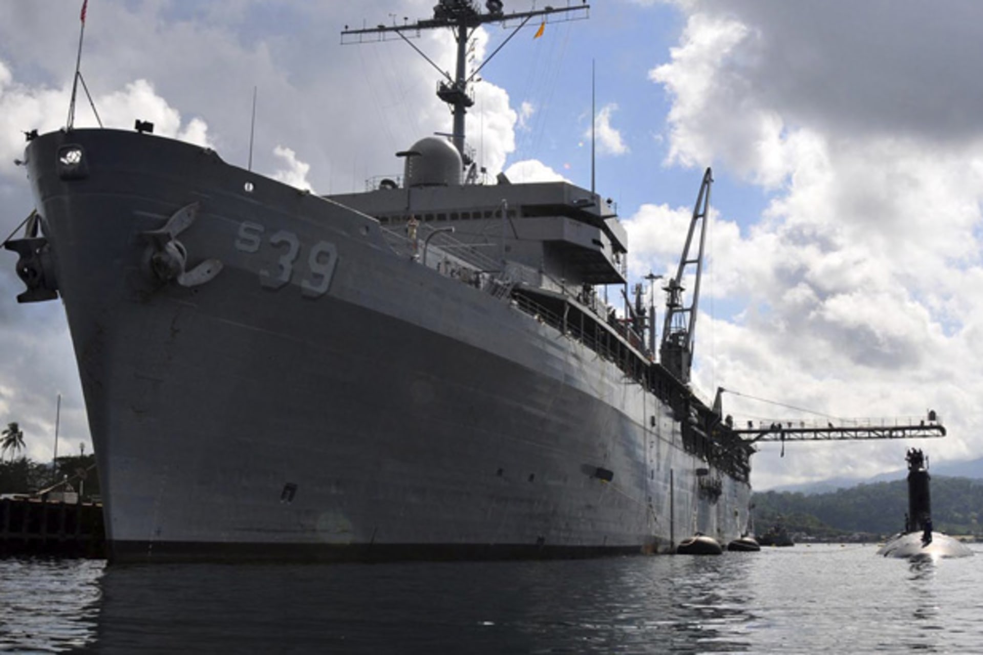 <p>The Virginia-class attack submarine USS Texas moors alongside the submarine tender USS Emory S. Land in Subic Bay, Philippines.</p>
