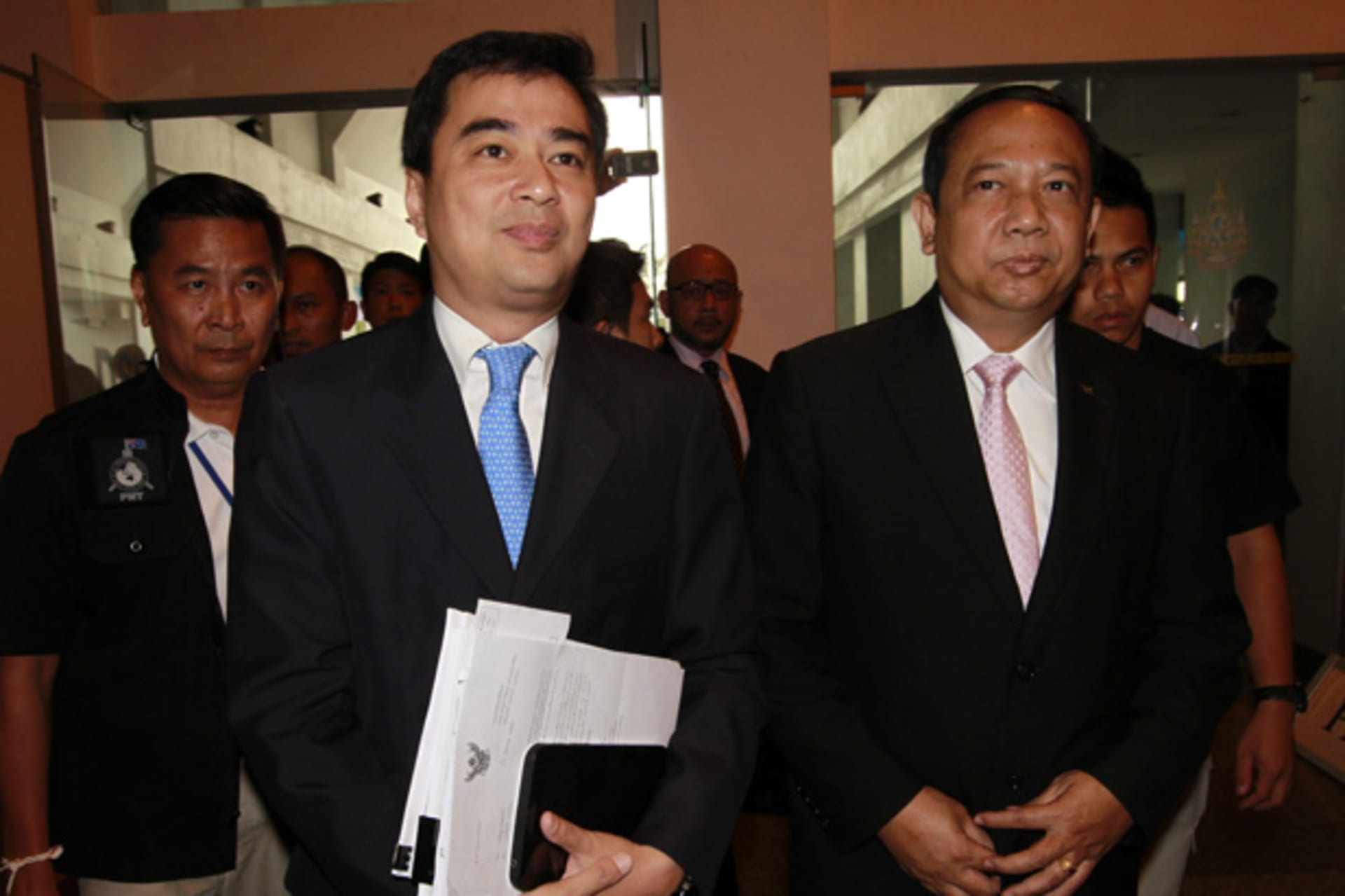 <p>Former Thai prime minister Abhisit Vejjajiva arrives at the Department of Special Investigation (DSI) in Bangkok.</p>
