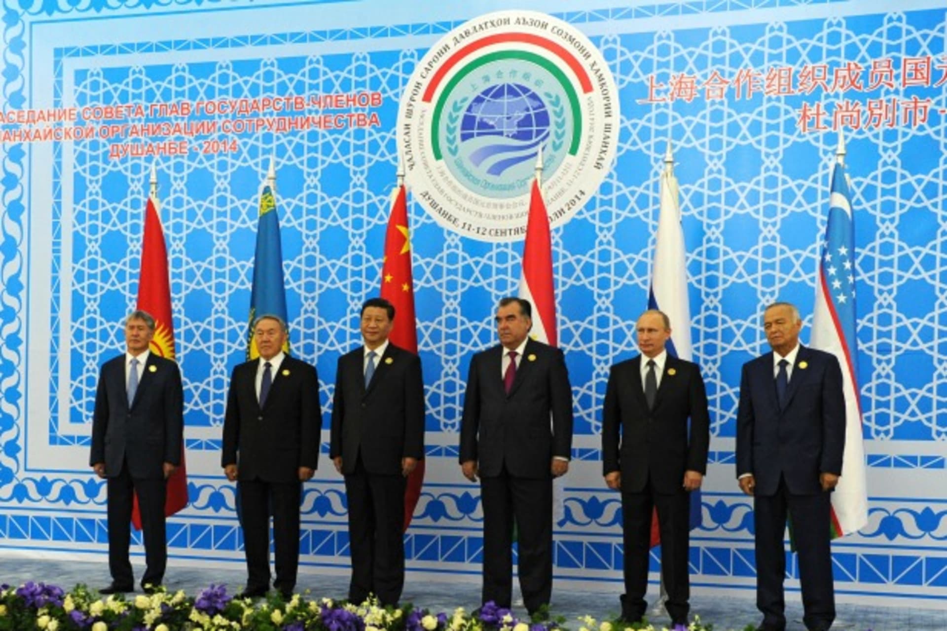 <p>(L-R) Kyrgyzstan’s President Almazbek Atambayev, Kazakhstan’s President Nursultan Nazarbayev, Chinese President Xi Jinping, Ta…tion (SCO) summit in Dushanbe September 12, 2014. REUTERS/Mikhail Klimentyev/RIA Novosti/Kremlin (TAJIKISTAN – Tags: POLITICS)</p>
