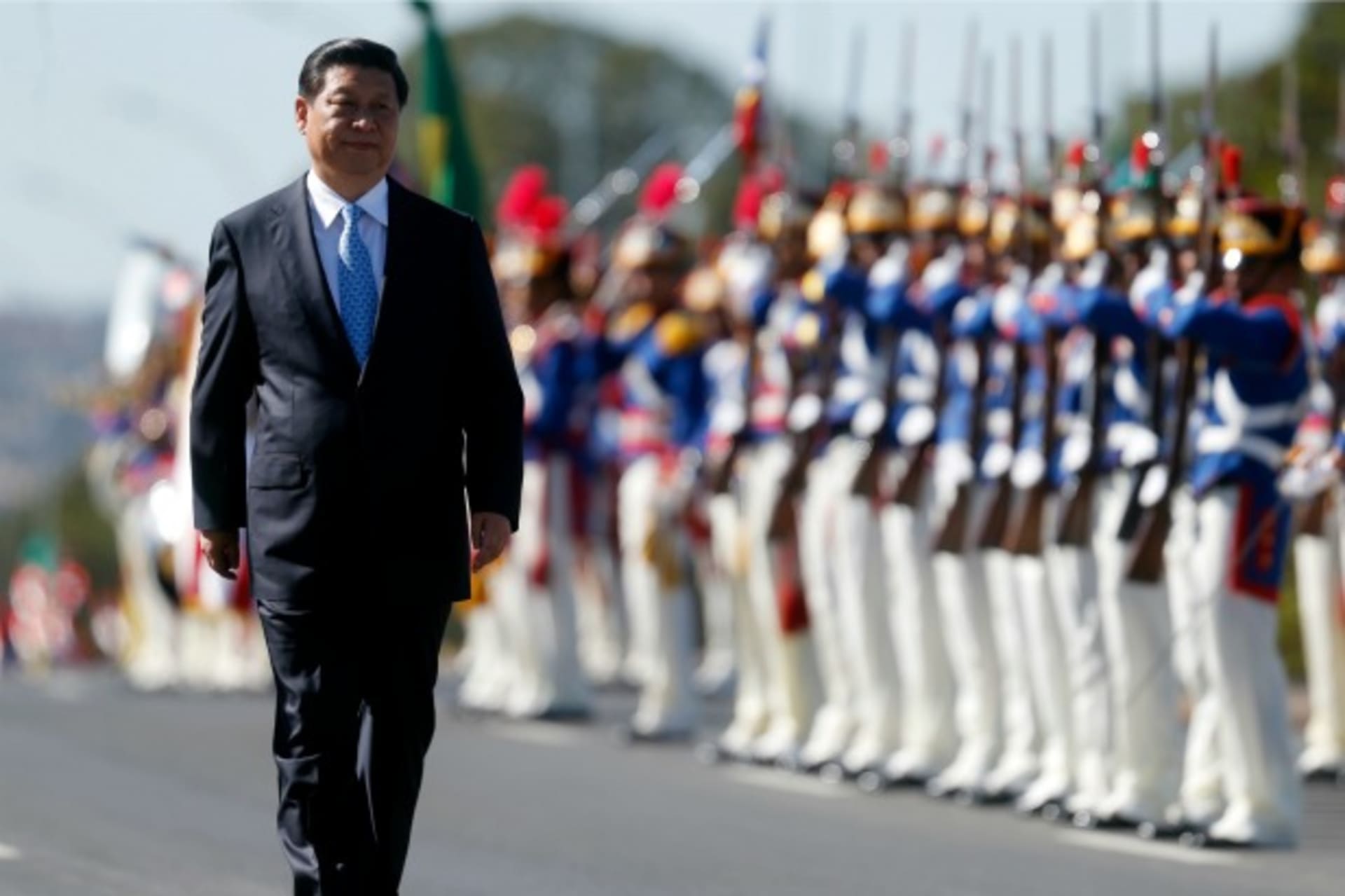 <p>China’s President Xi Jinping reviews an honor guard before a meeting with Brazilian President Dilma Rousseff on the sidelines …he 6th BRICS summit at the Planalto Palace in Brasilia July 17, 2014. REUTERS/Sergio Moraes (BRAZIL – Tags: POLITICS MILITARY)</p>
