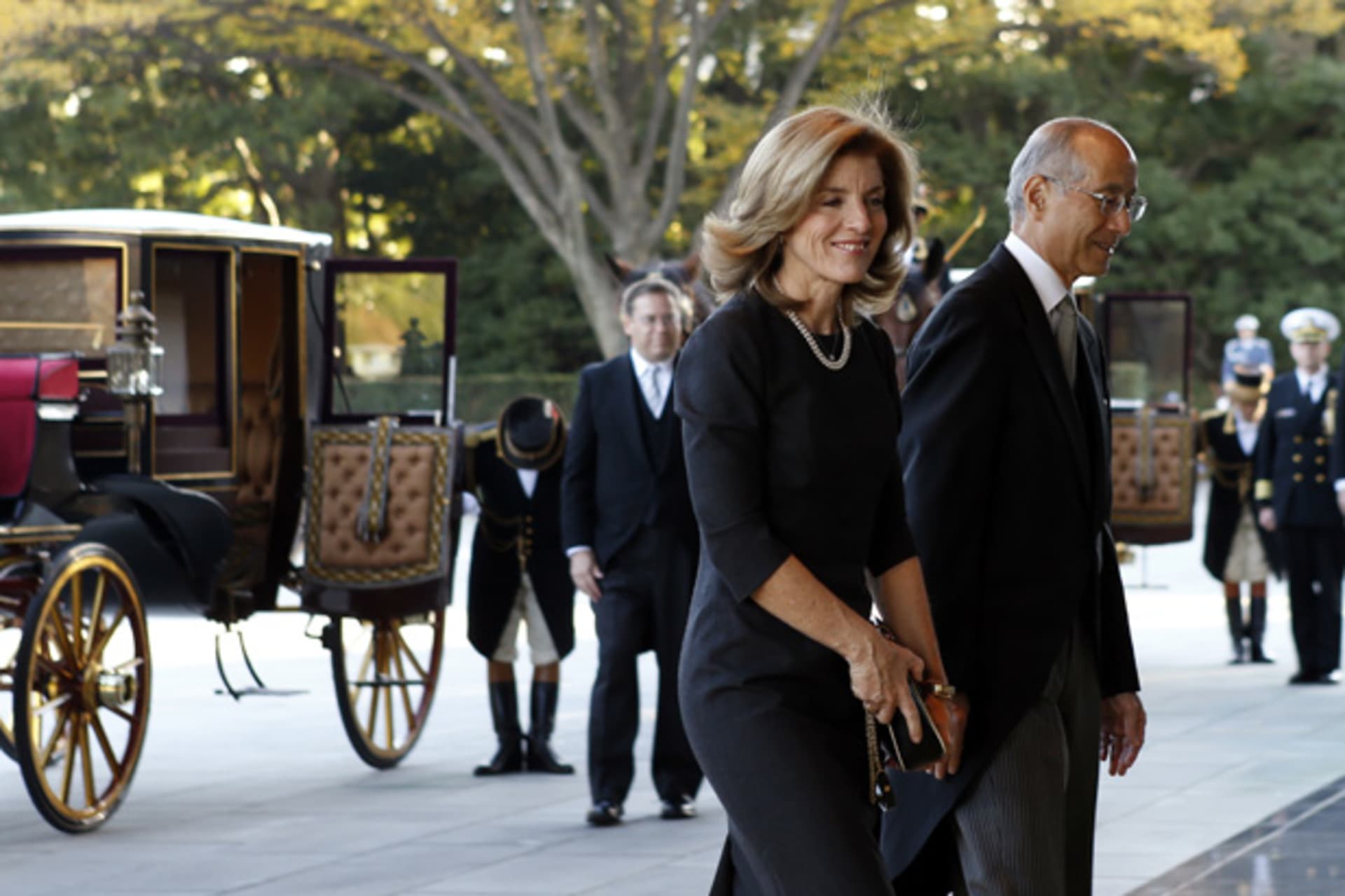 <p>Newly appointed U.S. ambassador to Japan Caroline Kennedy (L) is escorted by protocol chief Nobutake Odano as she arrives at the Imperial Palace by horse-drawn carriage in Tokyo, November 19, 2013</p>
