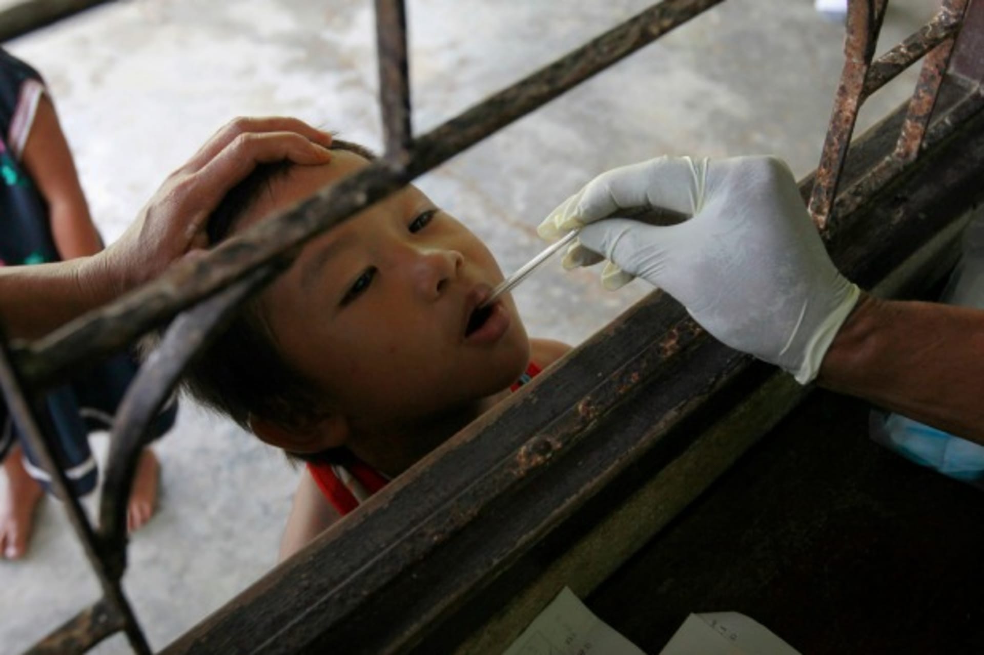 <p>A Thai Public Heath Ministry official places a thermometer into a child’s mouth at a malaria clinic in Sai Yoke district, Kanc…t against malaria – are taking longer to cure some of the patients. REUTERS/Sukree Sukplang (THAILAND – Tags: POLITICS HEALTH)</p>

