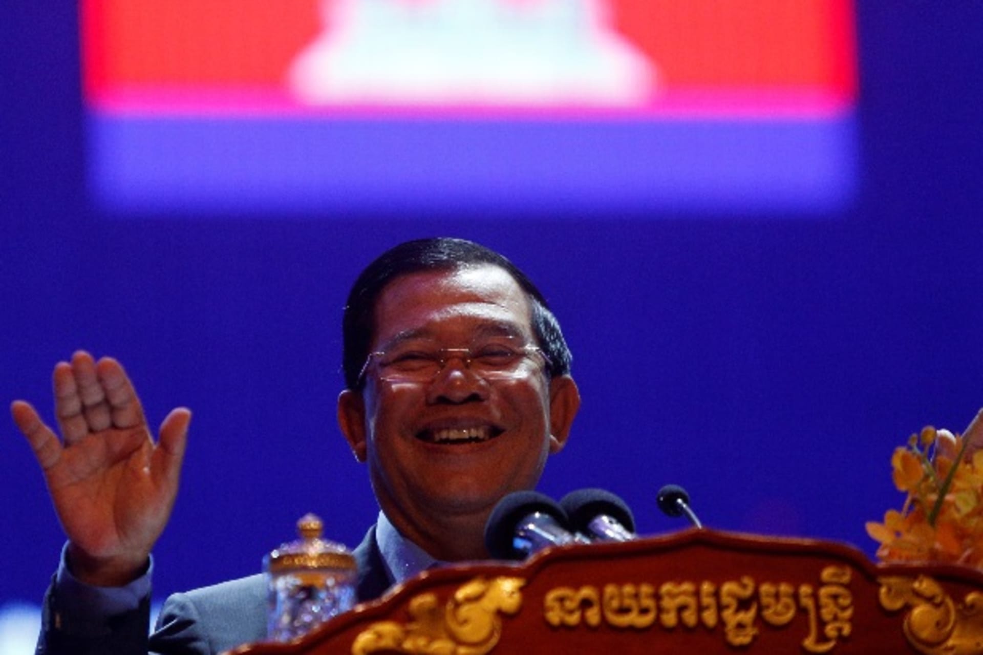 <p>Cambodia’s Prime Minister Hun Sen speaks at an event to celebrate Children’s Day in Phnom Penh May 31, 2016. REUTERS/Samrang Pring</p>
