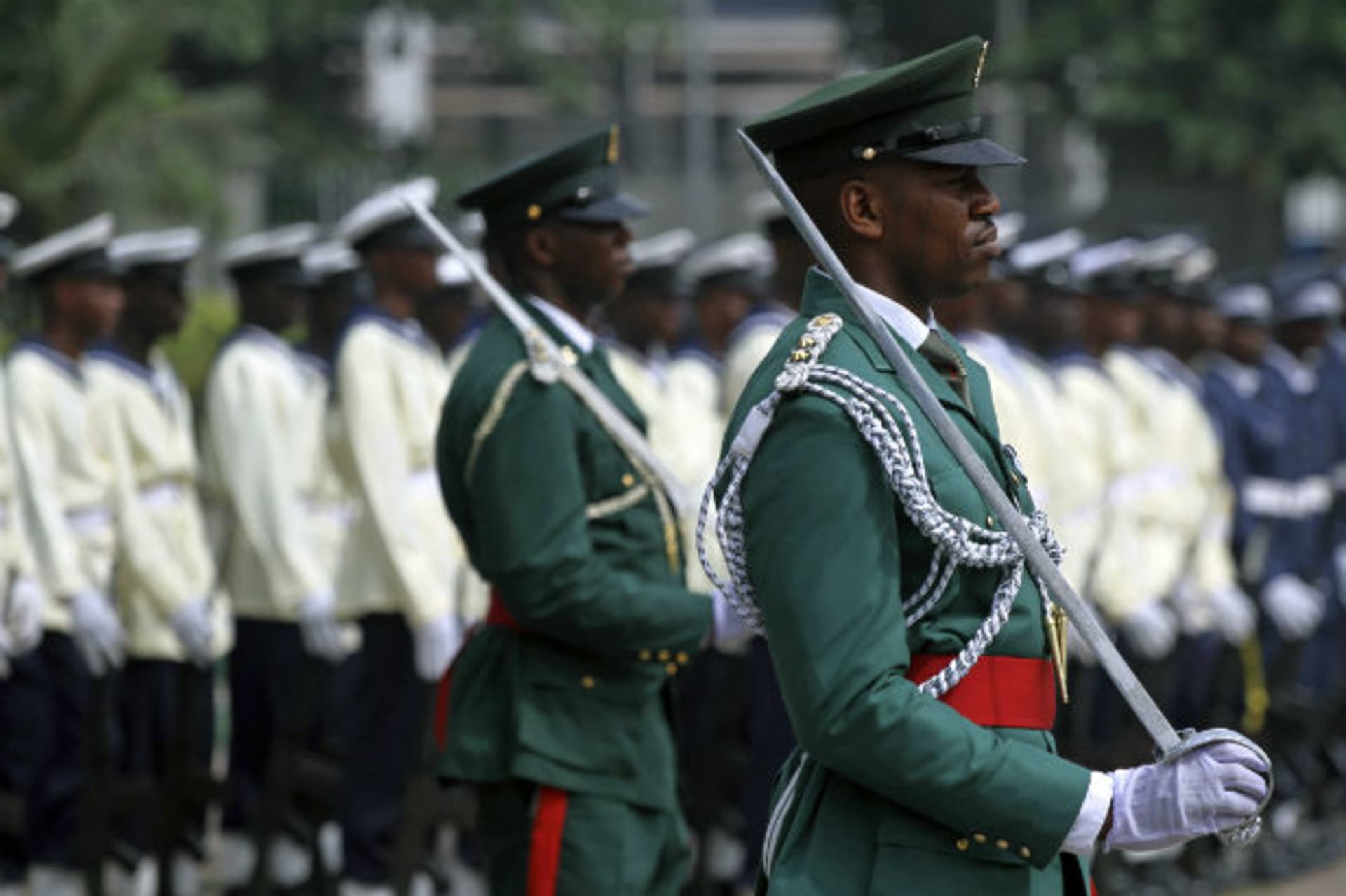 Soldiers stand in front of the Remembrance Arcade during a military ceremony to honour Nigerian war heroes in Lagos 15/01/2011.