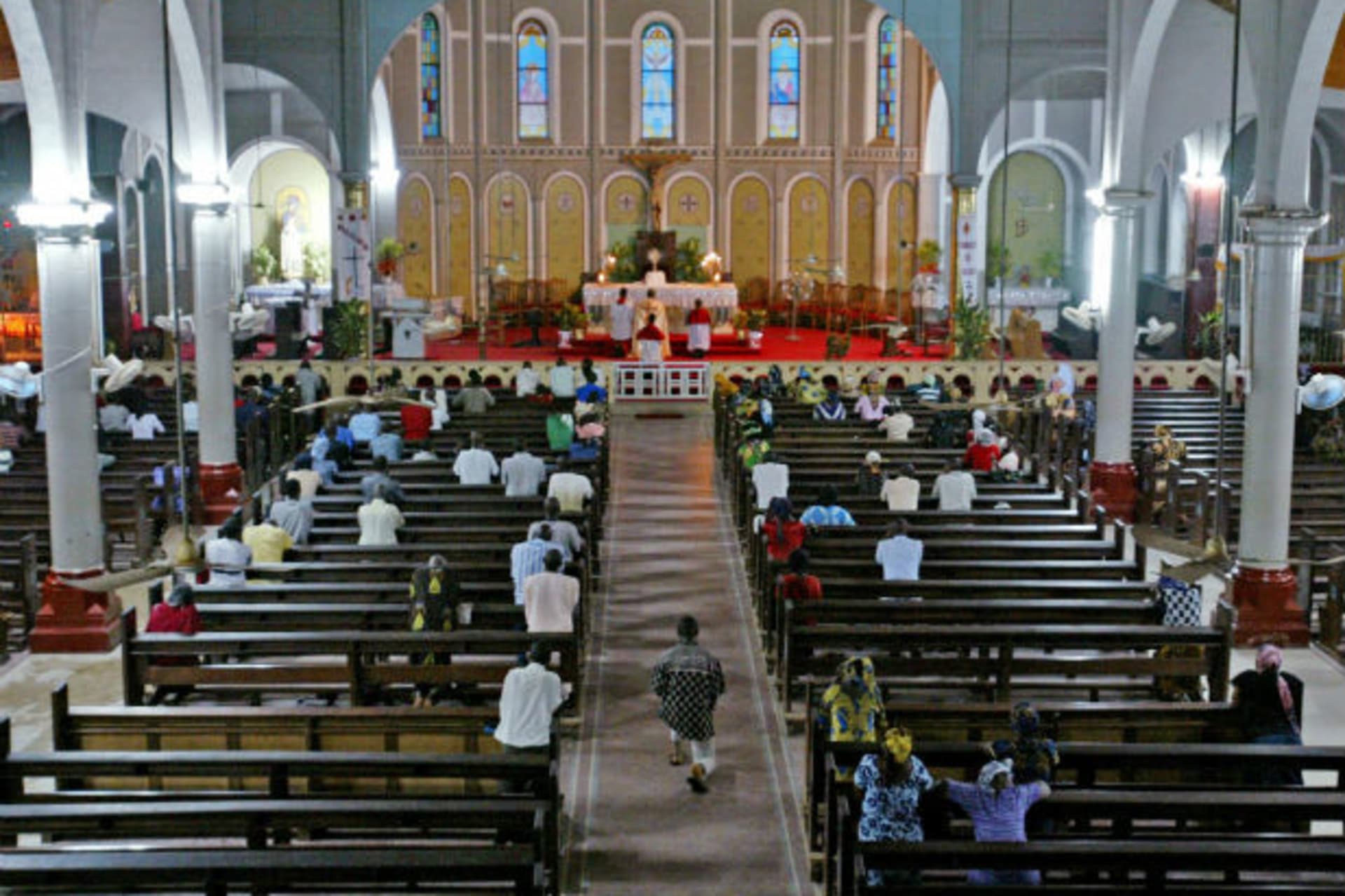 Worshippers gather for evening mass at the Church of the Holy Trinity in Onitsha, Nigeria. 14/04/2005