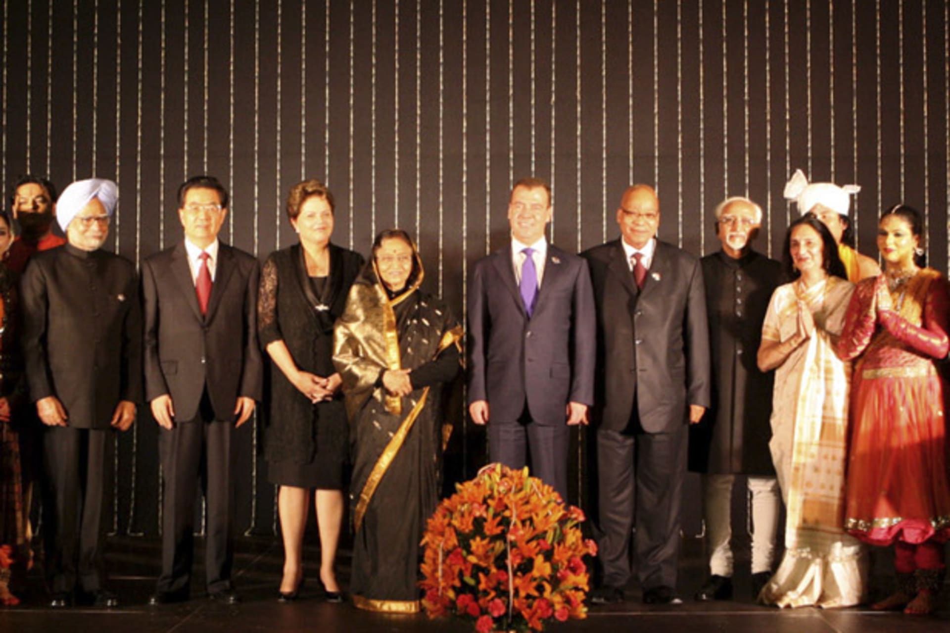 Leaders pose with artists at the presidential palace in New Delhi