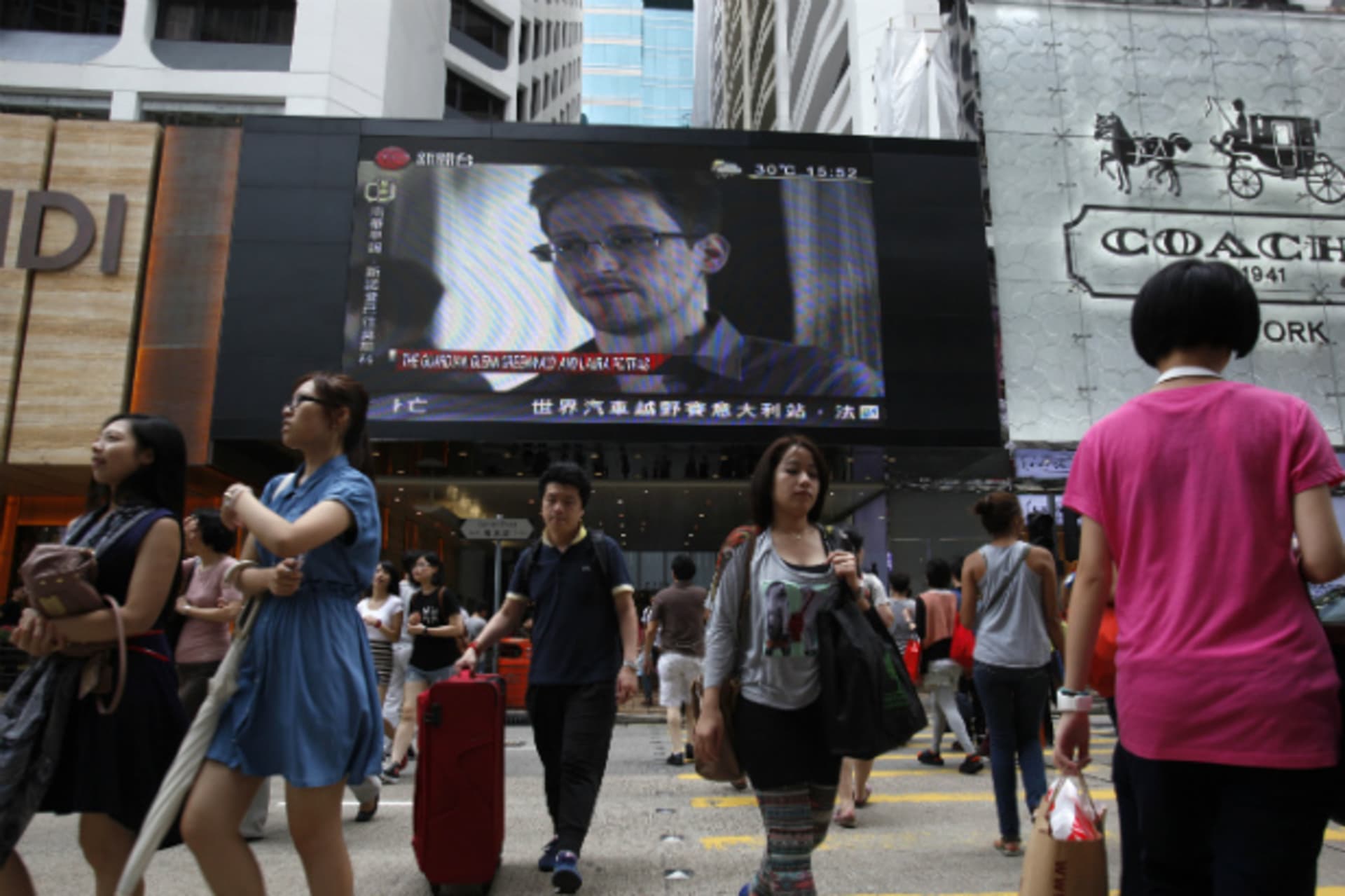 <p>Snowden on news monitor in China</p>

