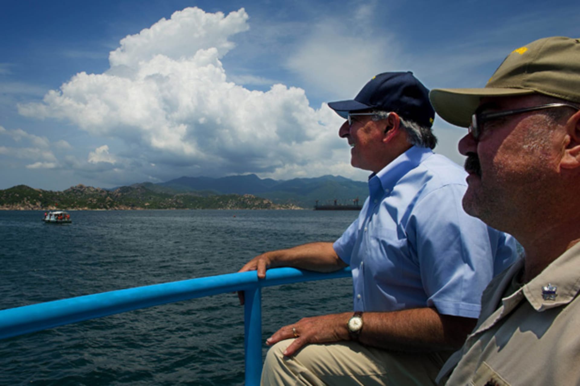 <p>U.S. defense secretary Leon Panetta sits next to USNS Richard E. Byrd chief mate Fred Cullen as they take a water taxi to the ship in Cam Ranh Bay.</p>
