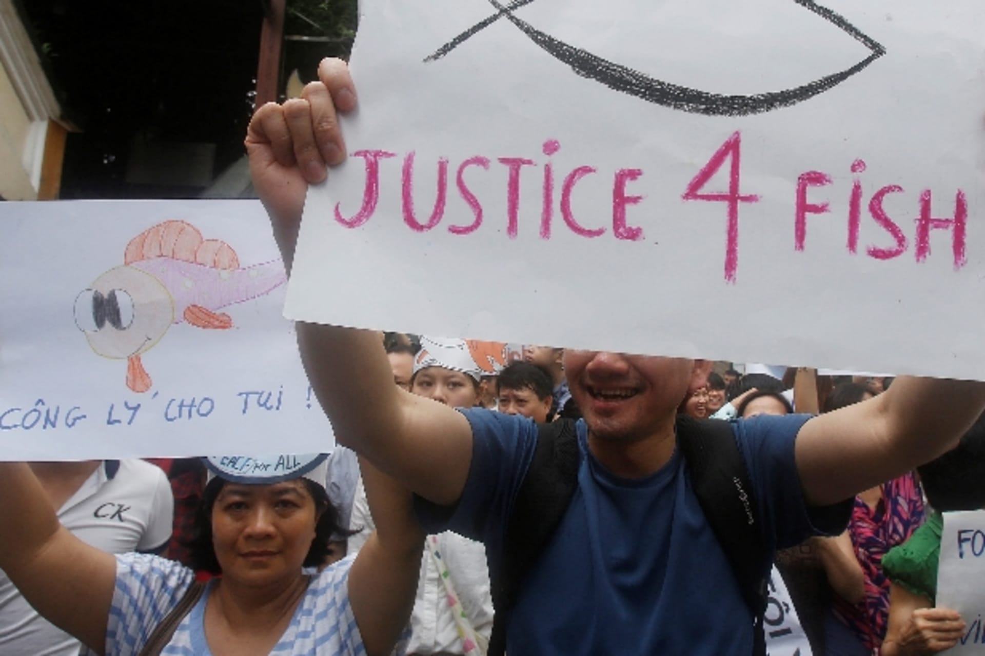 <p>Vietnam-fish-protests</p>

